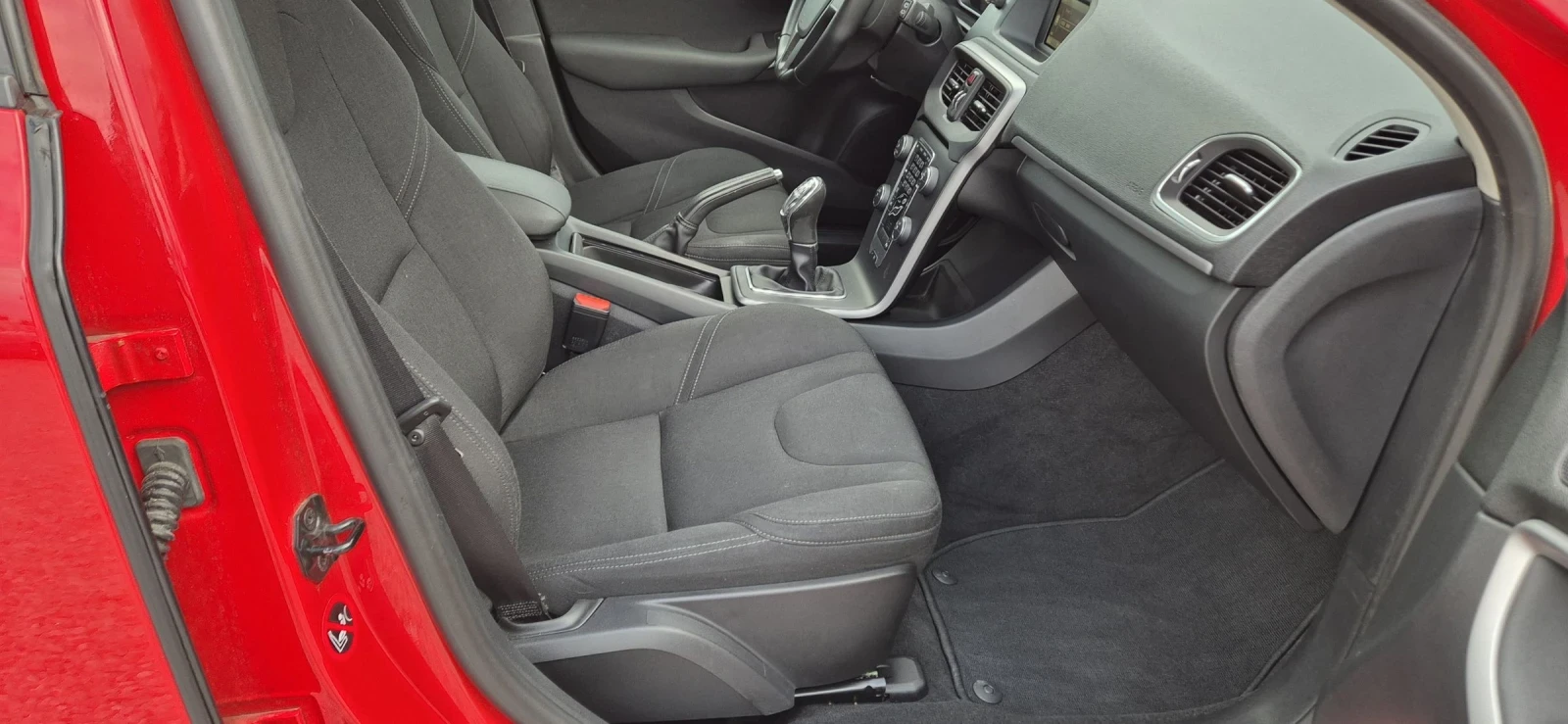 Volvo V40 2.0D-150кс.6скор. | Mobile.bg — изображение 12