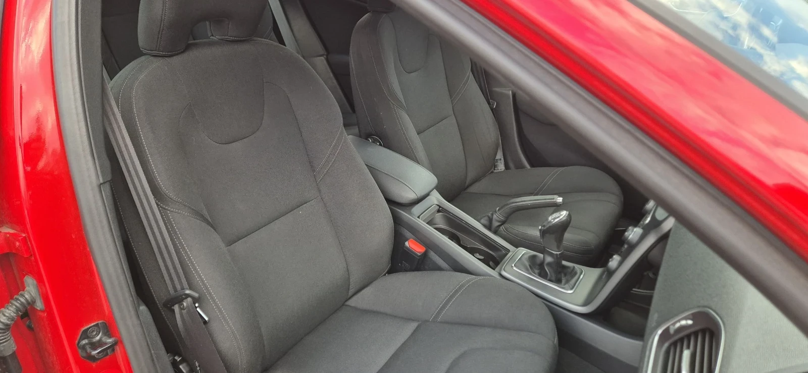 Volvo V40 2.0D-150кс.6скор. | Mobile.bg — изображение 13