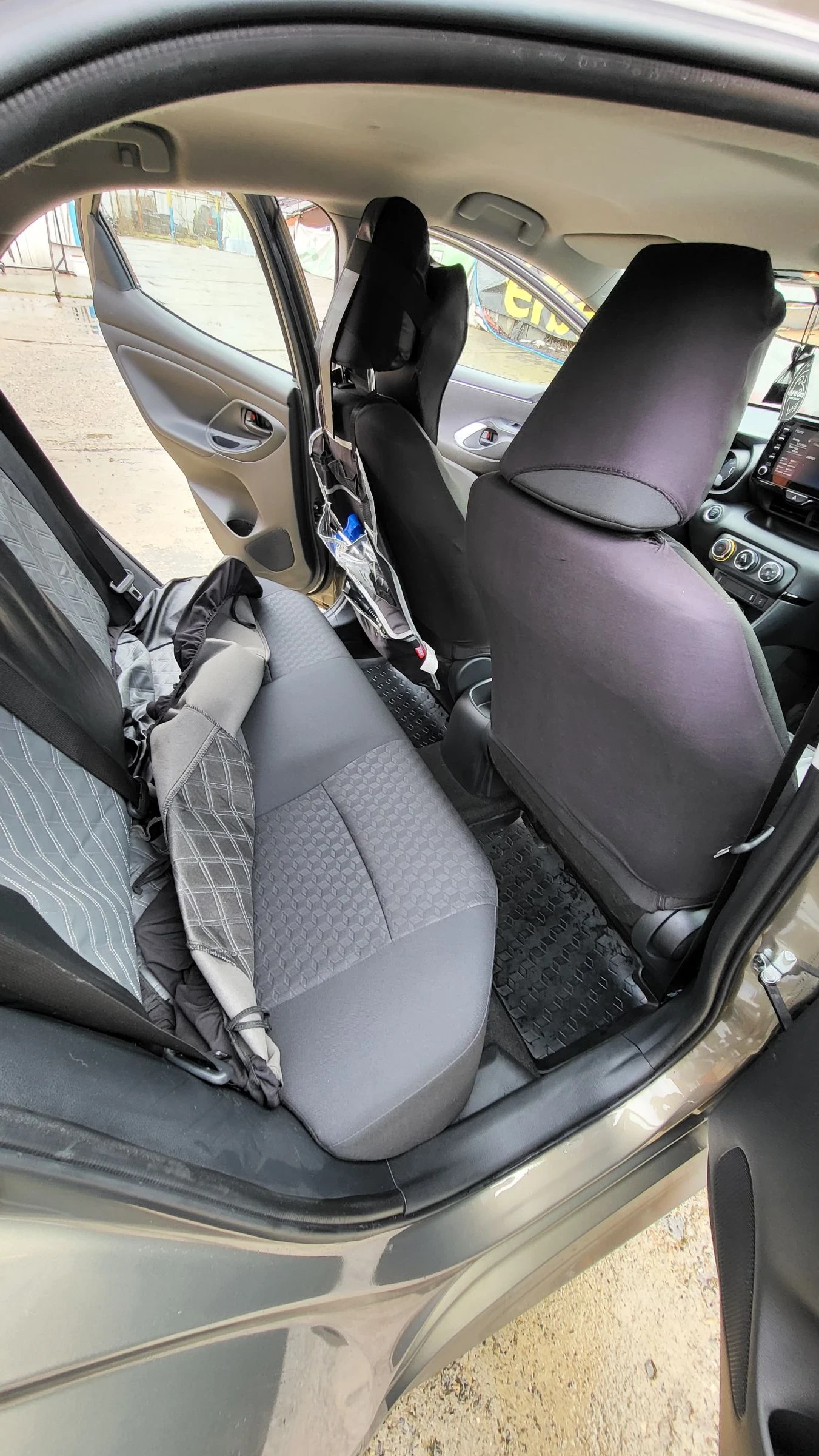 Toyota Yaris 1.5 TNGA CVT - изображение 7