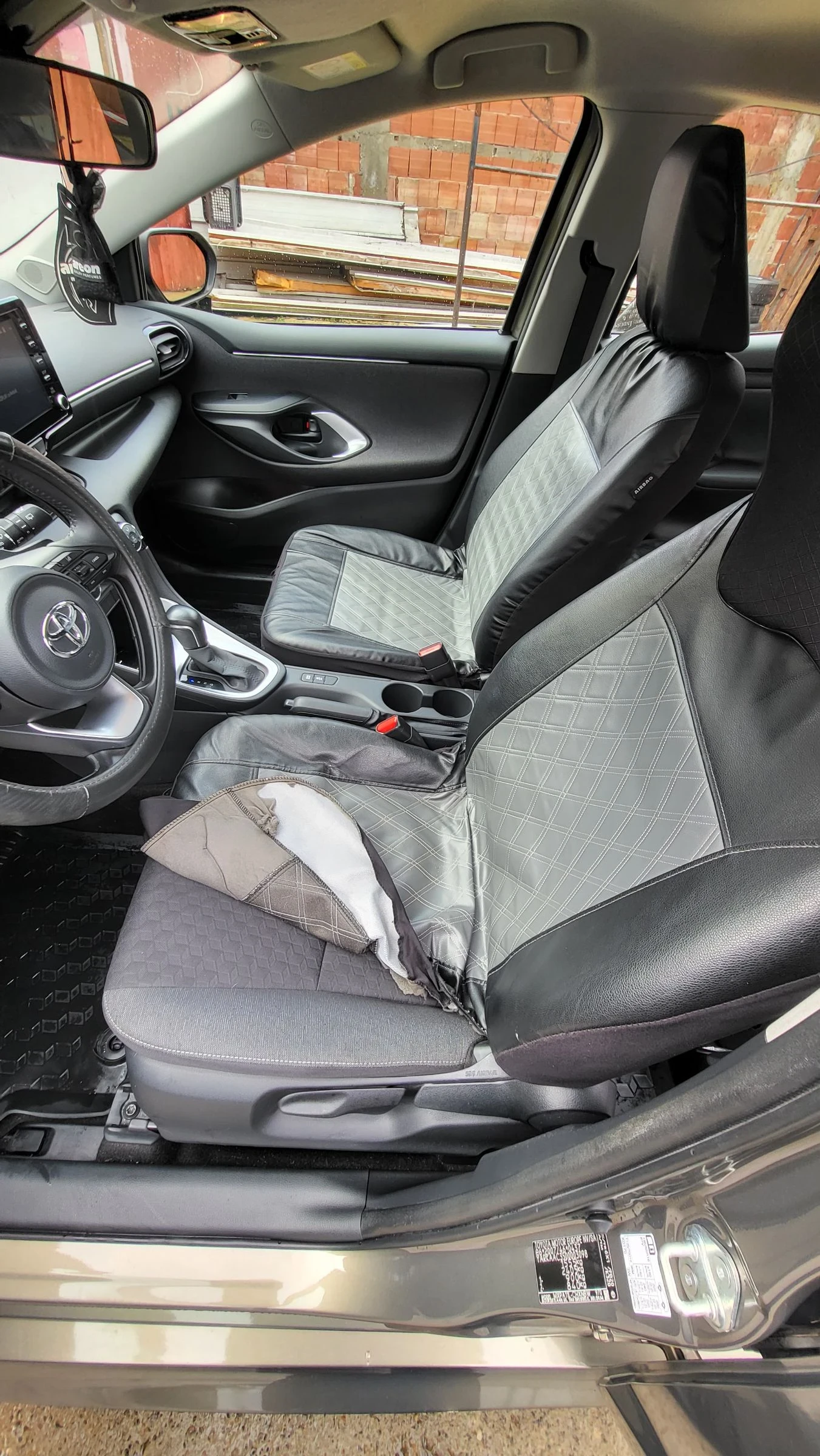 Toyota Yaris 1.5 TNGA CVT - изображение 4