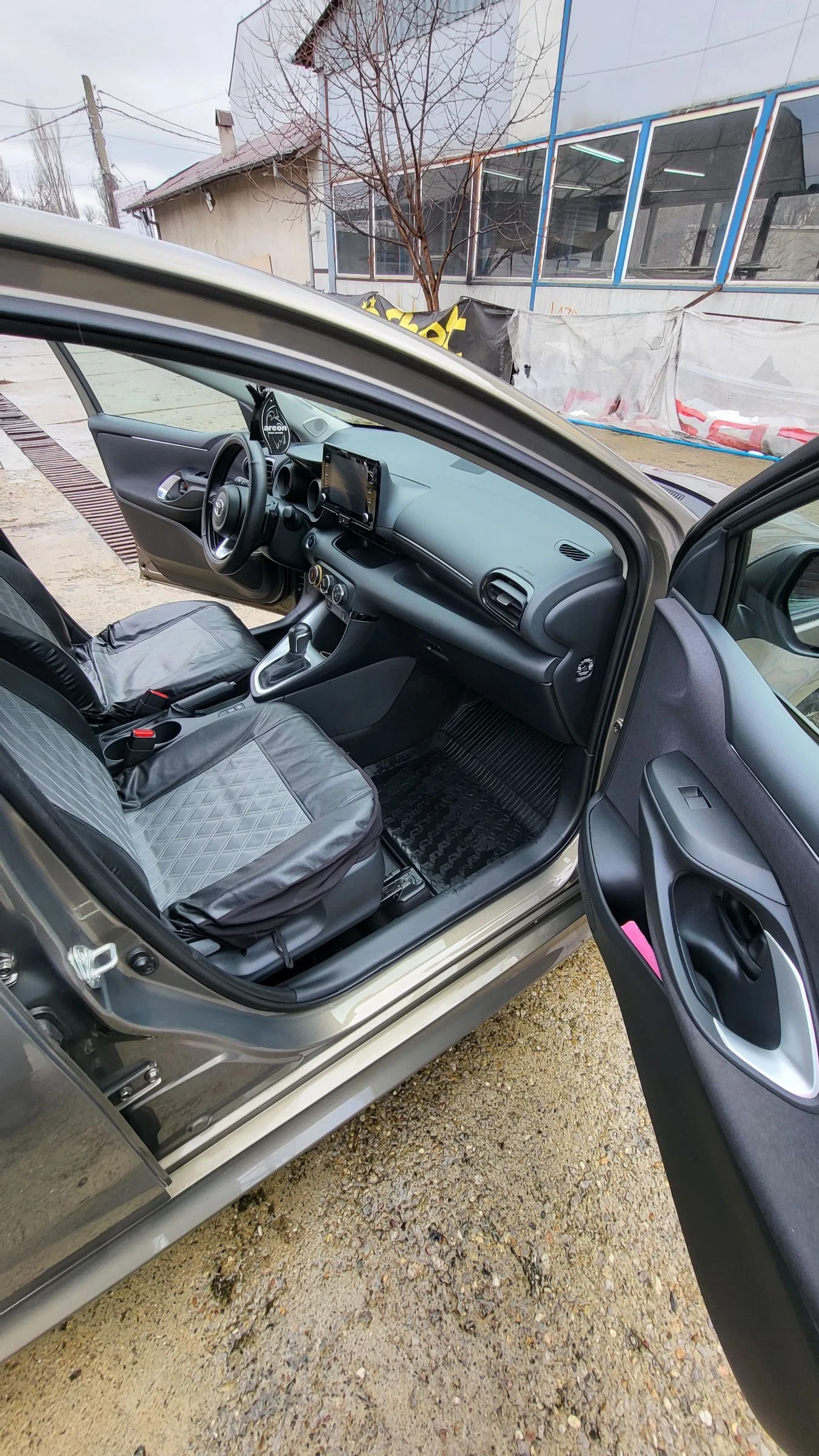 Toyota Yaris 1.5 TNGA CVT - изображение 5