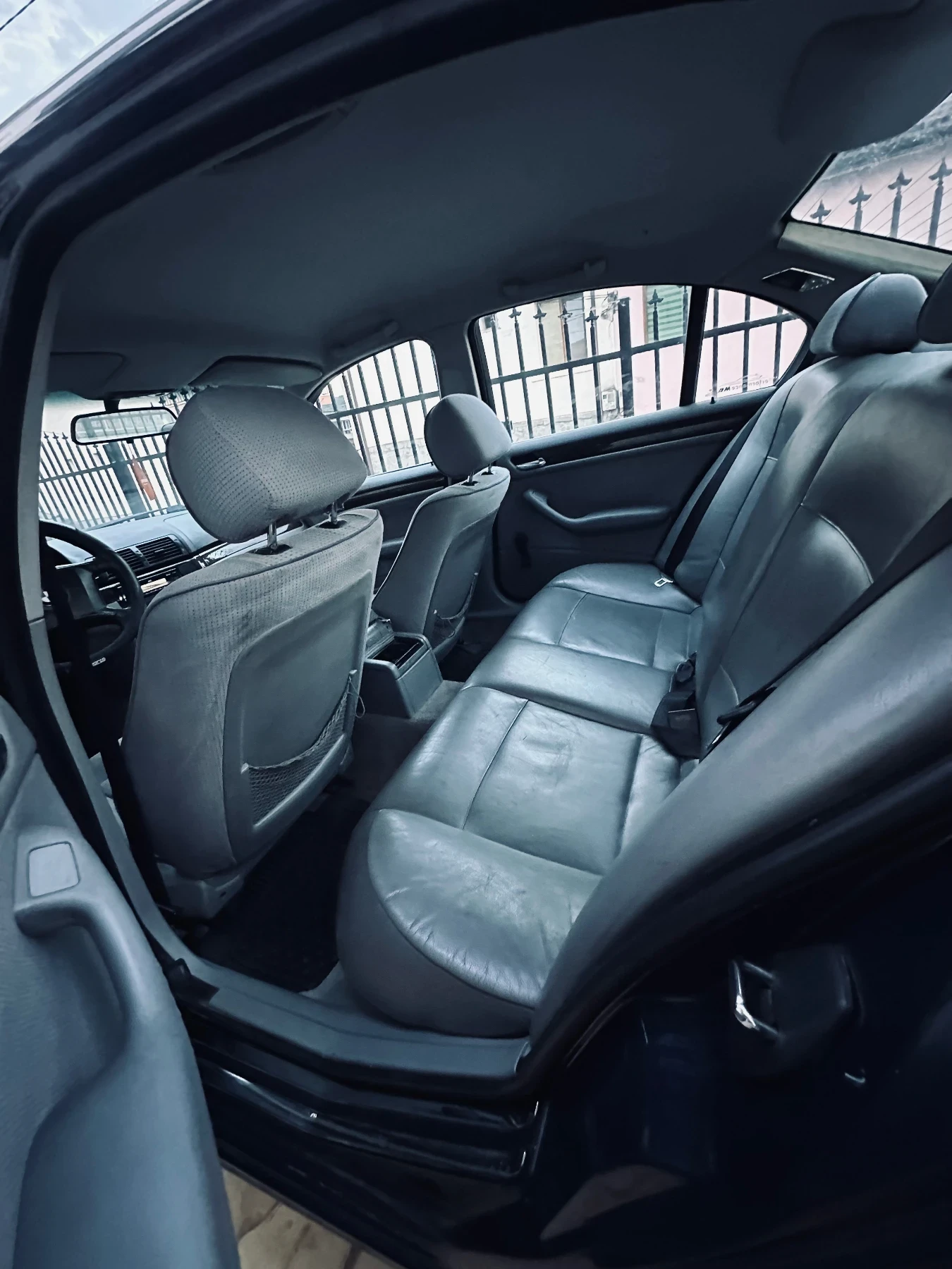 BMW 320 Газ/бензин! Обслужена! Всичко платено!, снимка 7 - Автомобили и джипове - 54805150