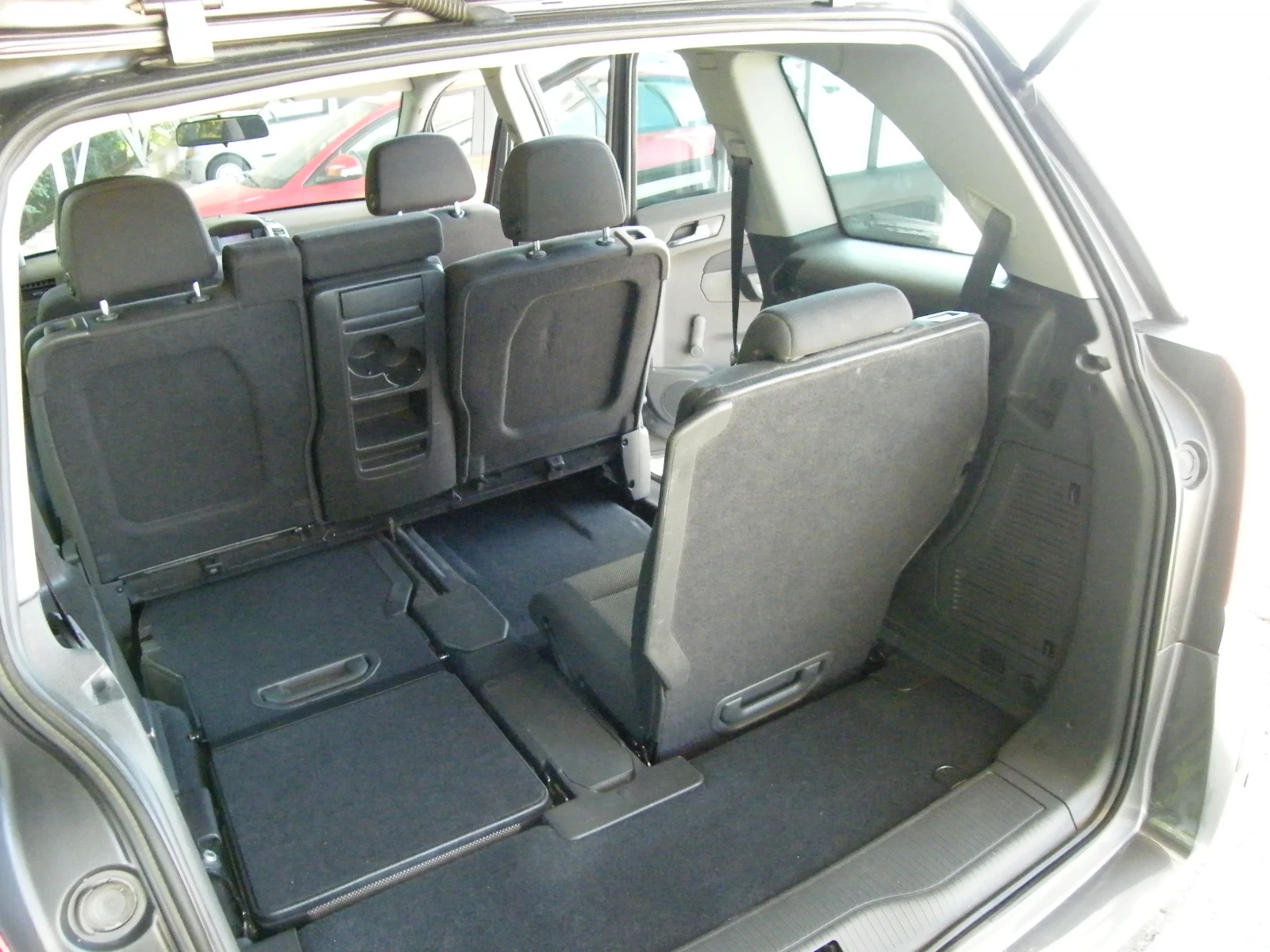 Opel Zafira 1.6i 7-местен, снимка 11 - Автомобили и джипове - 55292127