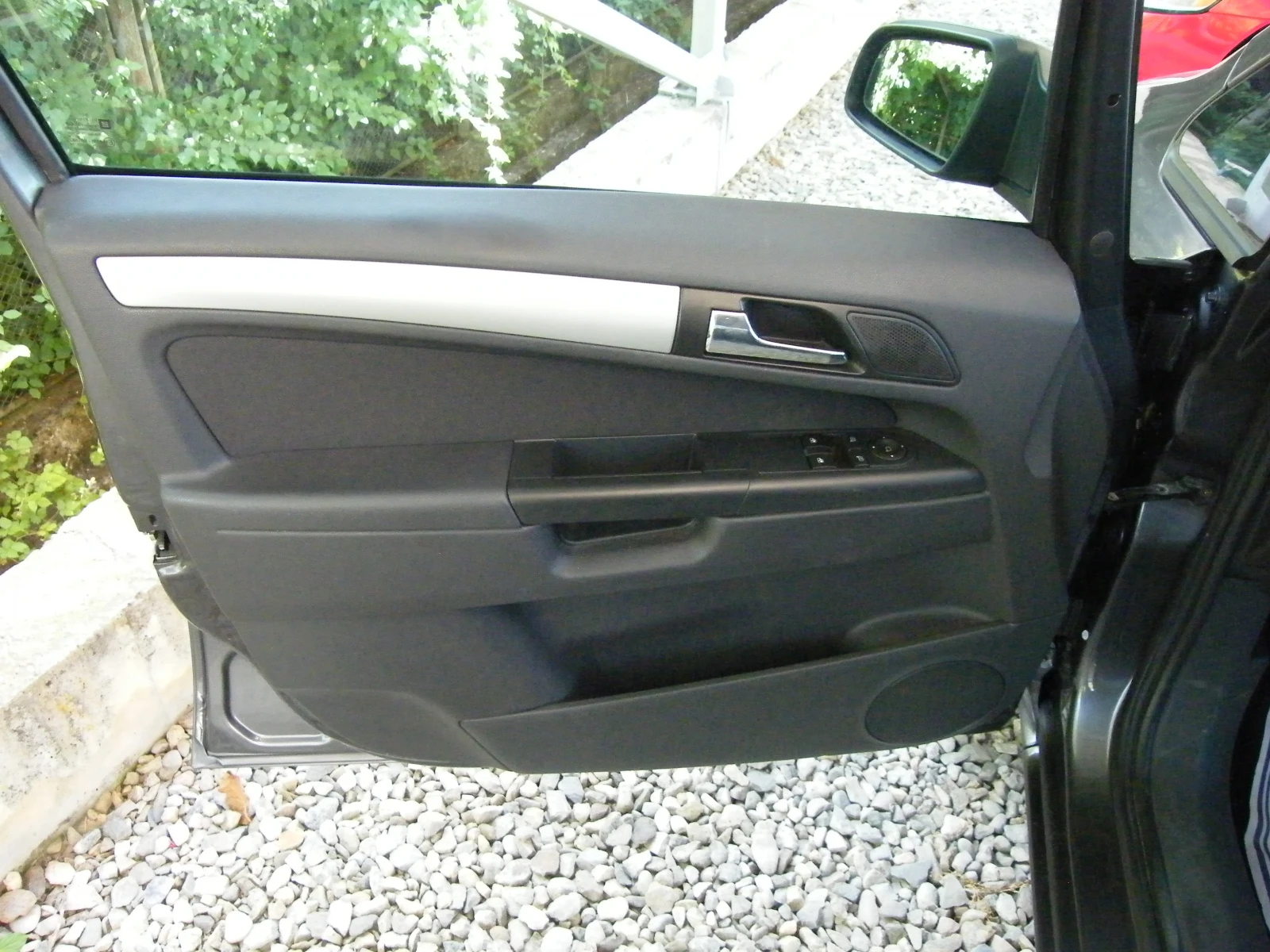 Opel Zafira 1.6i 7-местен, снимка 7 - Автомобили и джипове - 55292127