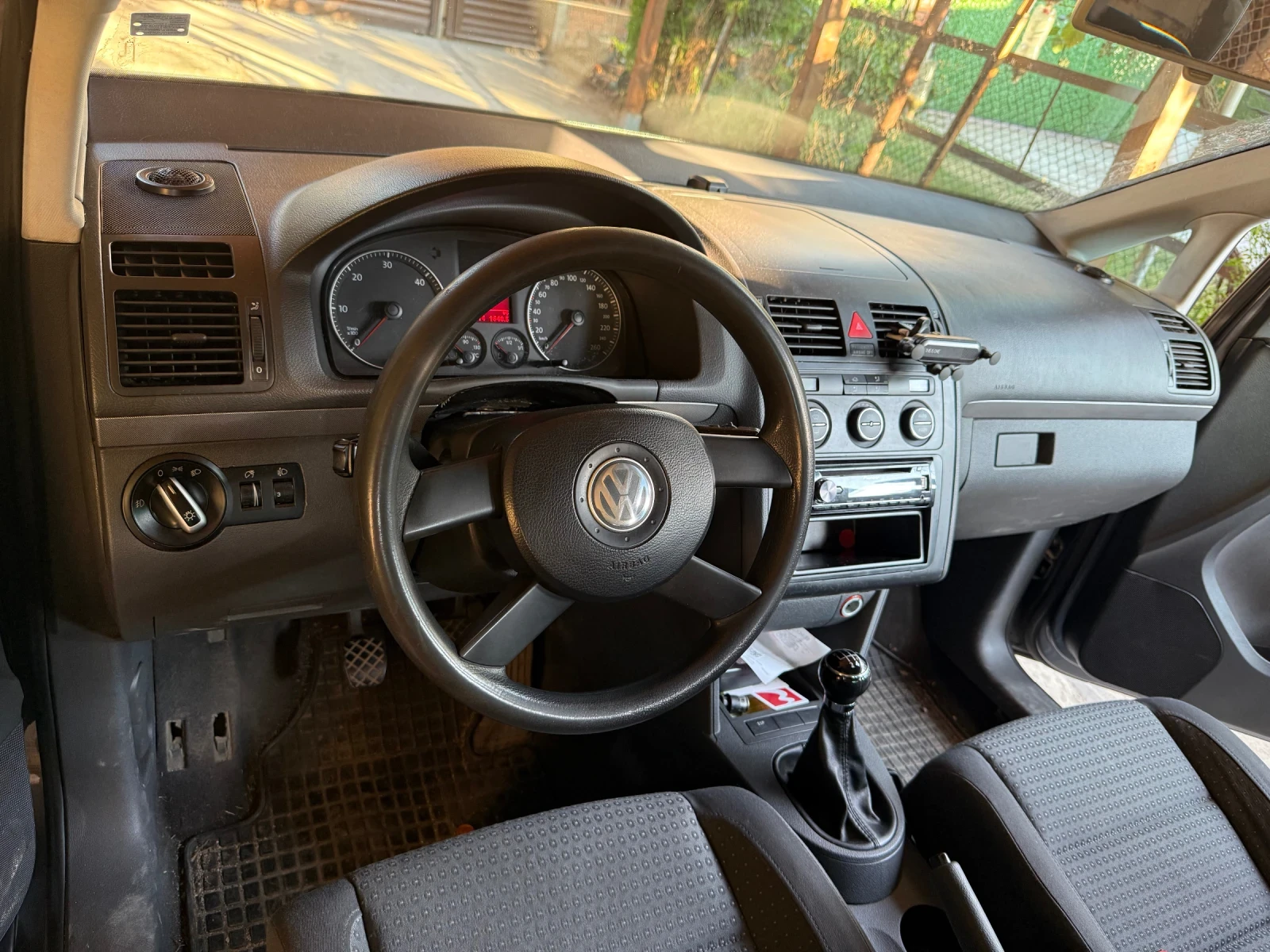 VW Touran 1.9 tdi 110, снимка 8 - Автомобили и джипове - 55620732