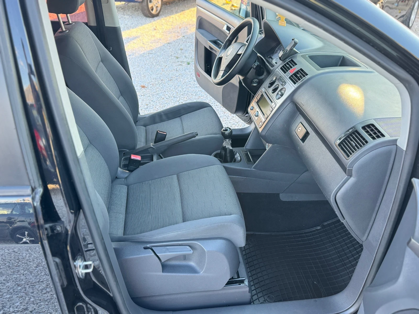 VW Touran 1.9 TDI, снимка 9 - Автомобили и джипове - 56120939