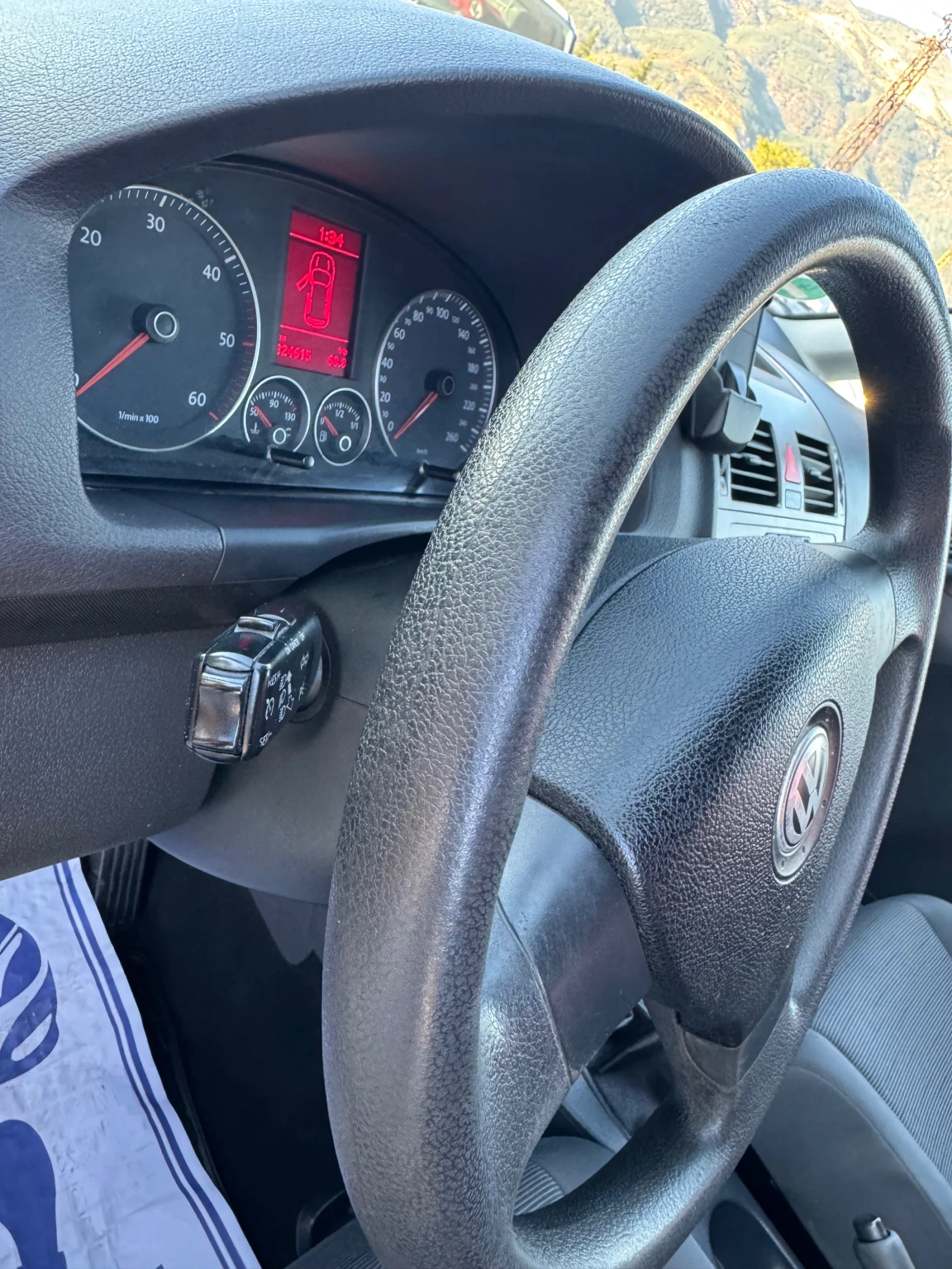 VW Touran 1.9 TDI, снимка 12 - Автомобили и джипове - 56120939