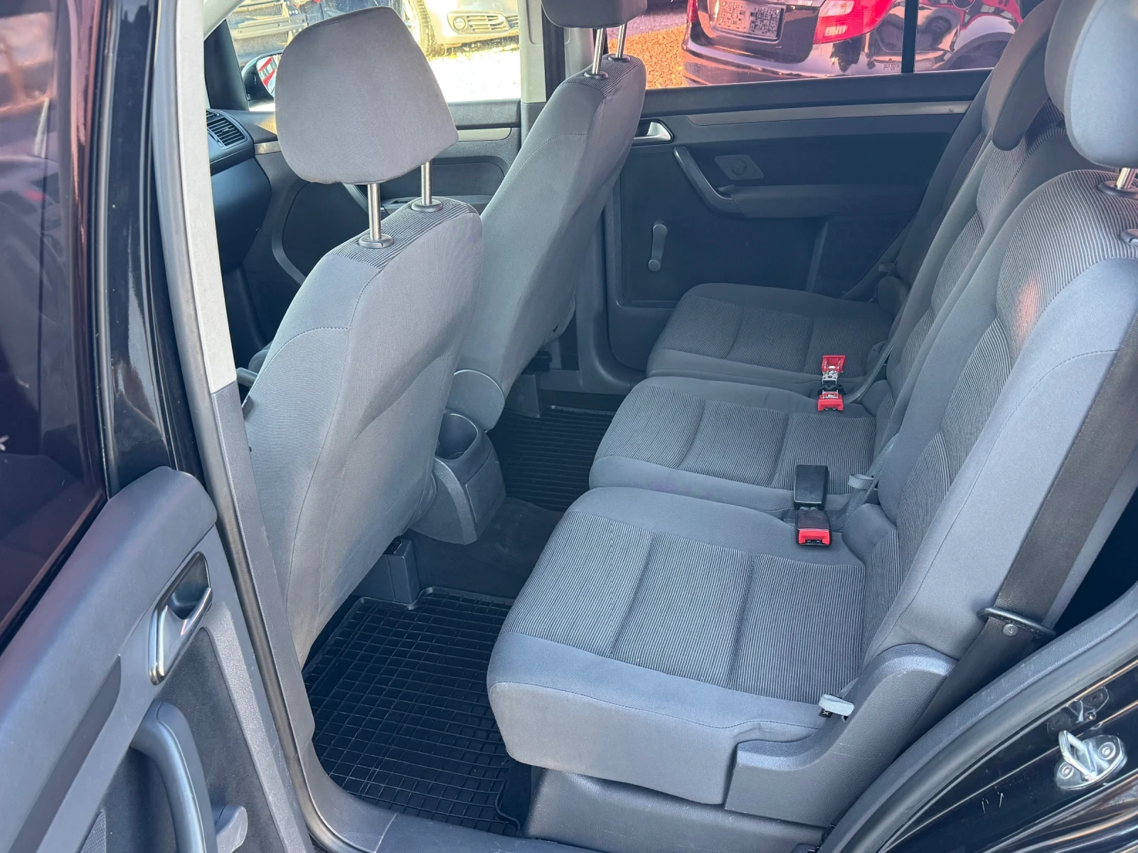 VW Touran 1.9 TDI, снимка 10 - Автомобили и джипове - 56120939