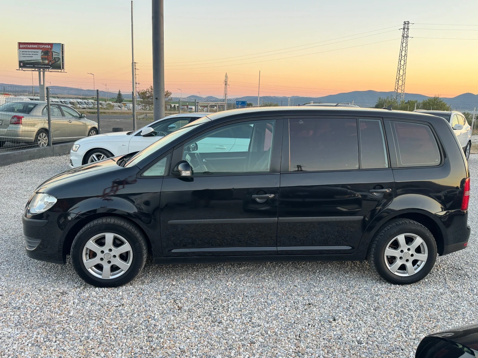 VW Touran 1.9 TDI, снимка 4 - Автомобили и джипове - 56120939