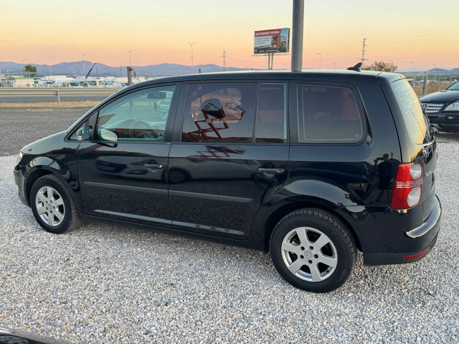 VW Touran 1.9 TDI, снимка 6 - Автомобили и джипове - 56120939
