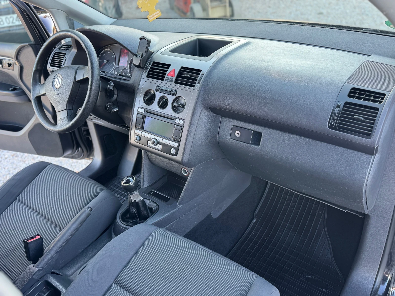 VW Touran 1.9 TDI, снимка 13 - Автомобили и джипове - 56120939