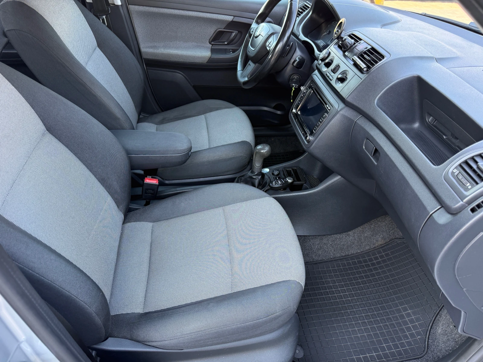 Skoda Fabia 1.4 MPI, 16V, ГИ, Камера, снимка 11 - Автомобили и джипове - 56661931