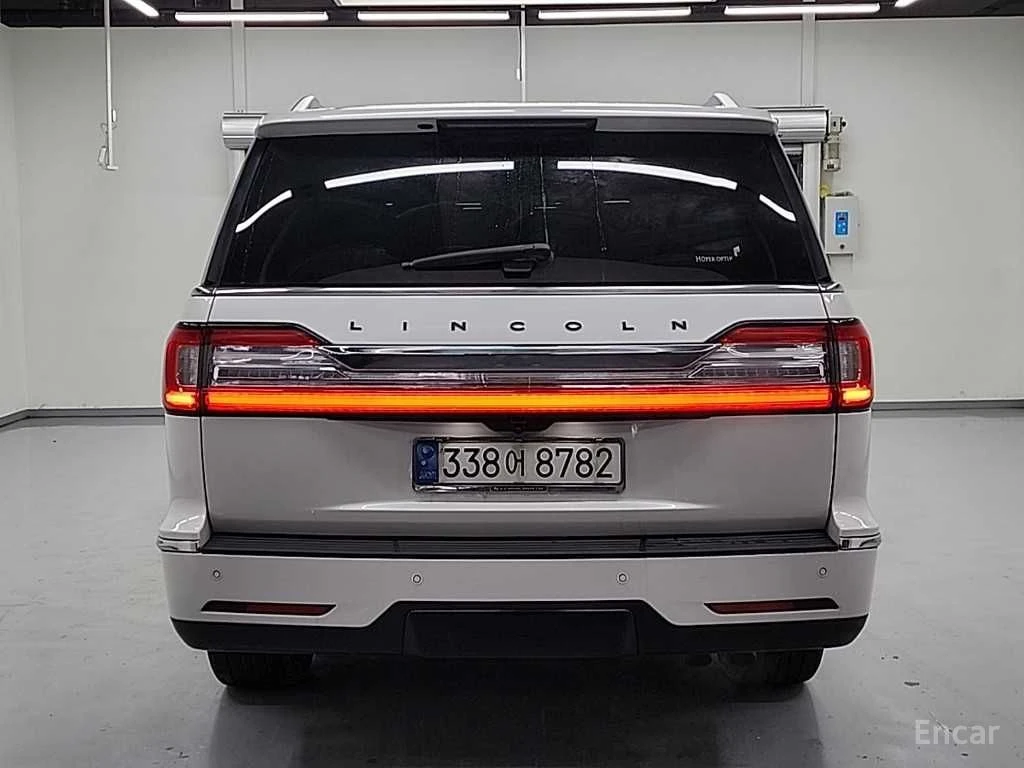 Lincoln Navigator 3.5L* BLACK LEBEL* HEAD UP* 360* ОБДУХ* КРАЙНА ЦЕН, снимка 4 - Автомобили и джипове - 55478919