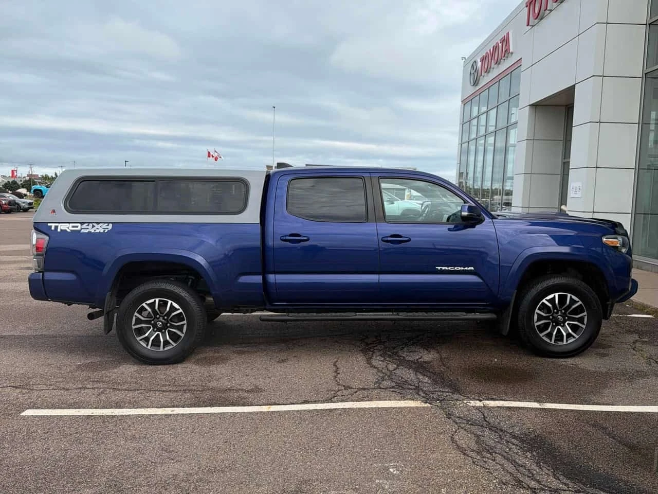 Toyota Tacoma * 4x4 Double Cab Auto* АВТОКРЕДИТ БЕЗ ПЪРВОНАЧАЛНА, снимка 3 - Автомобили и джипове - 55735449