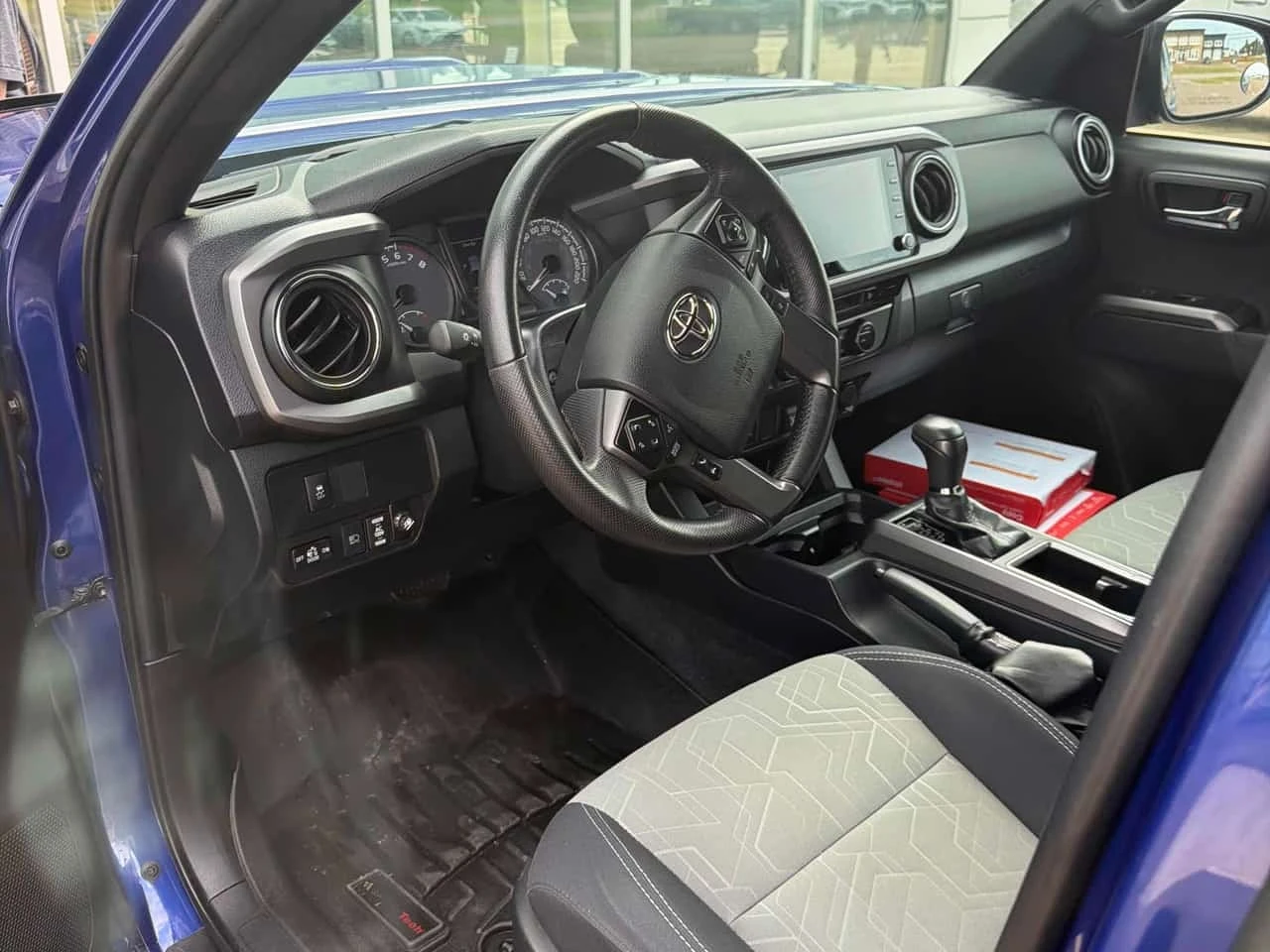 Toyota Tacoma * 4x4 Double Cab Auto* АВТОКРЕДИТ БЕЗ ПЪРВОНАЧАЛНА, снимка 5 - Автомобили и джипове - 55735449
