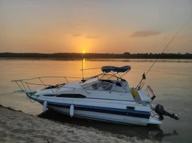 Моторна яхта Bayliner, снимка 1