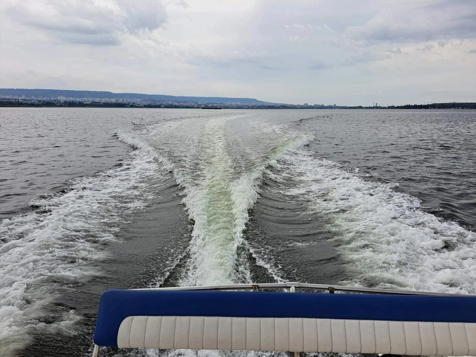 Моторна яхта Bayliner, снимка 15 - Воден транспорт - 54968879