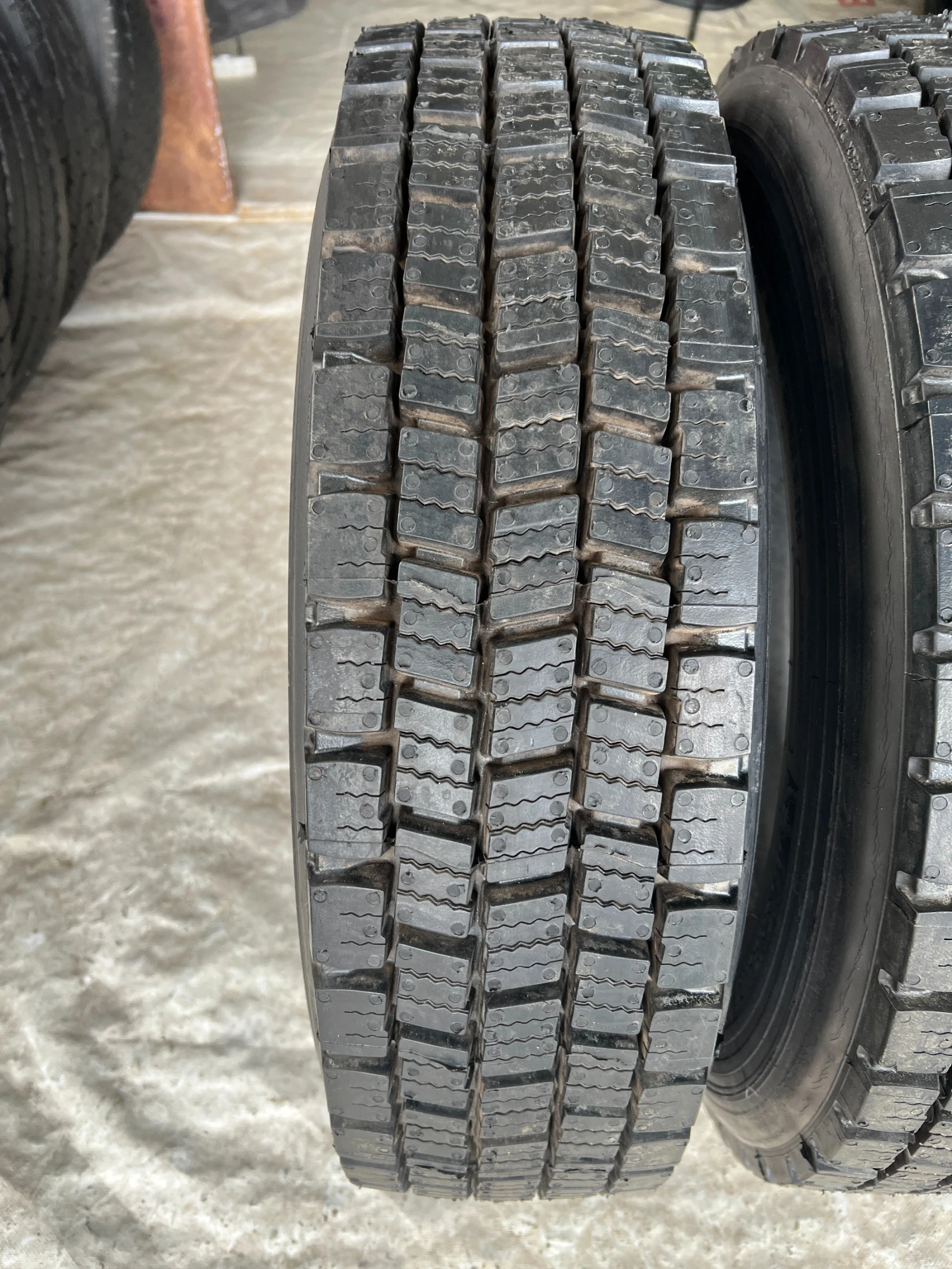 ���� 205/75R17.5 | Mobile.bg � ����������� 2