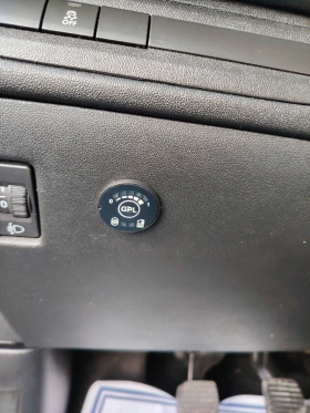 Peugeot 208 Gaz-Benzin, снимка 12