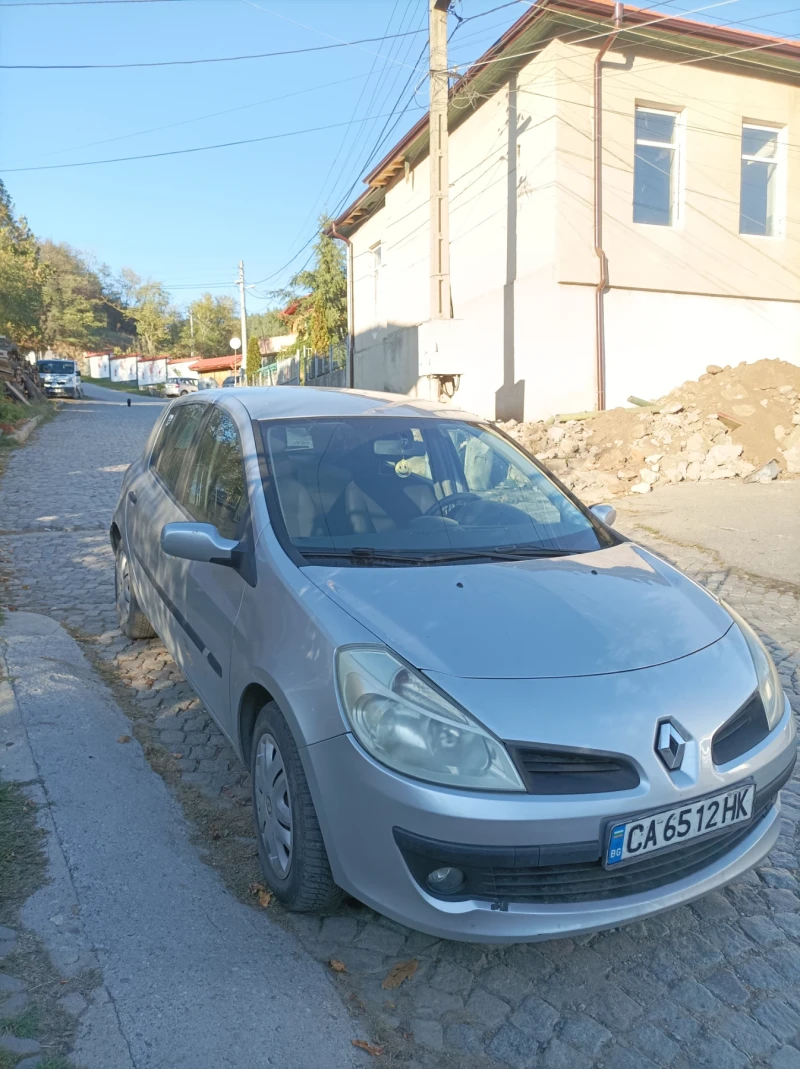 Renault Clio 1.4, снимка 5 - Автомобили и джипове - 47644072