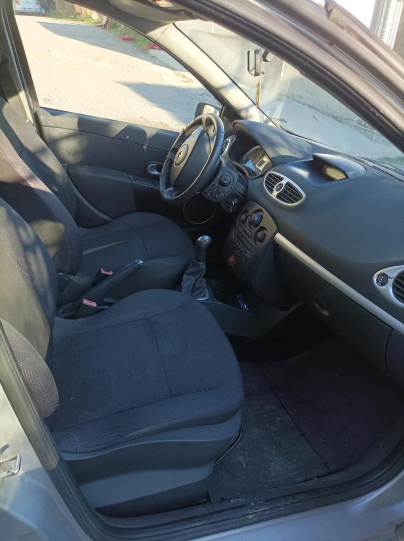 Renault Clio 1.4, снимка 8 - Автомобили и джипове - 47644072