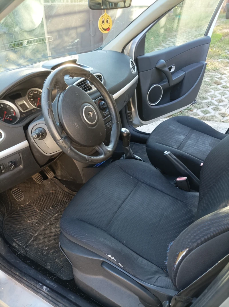 Renault Clio 1.4, снимка 9 - Автомобили и джипове - 47644072