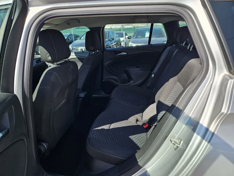 Opel Astra 1.6cdti 136k.c., снимка 8 - Автомобили и джипове - 48702911