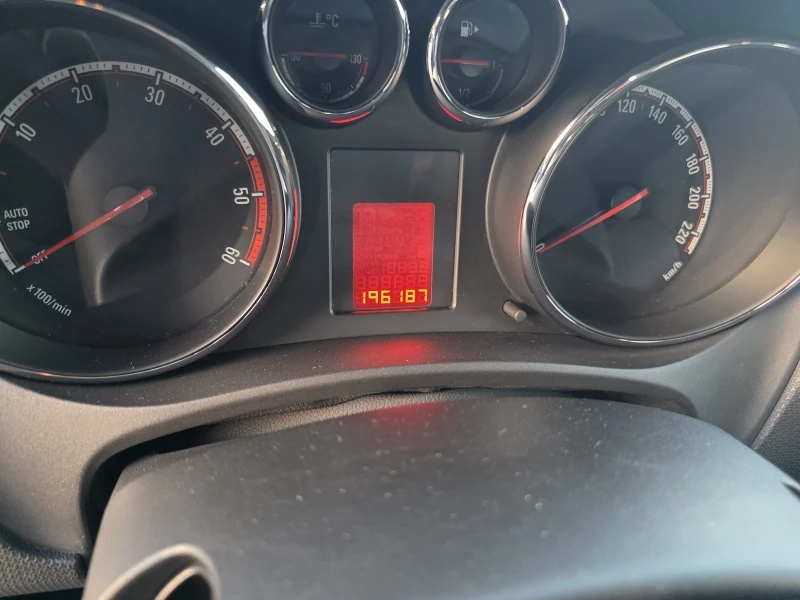 Opel Meriva 1.6 D 110k.c , снимка 14 - Автомобили и джипове - 52257103