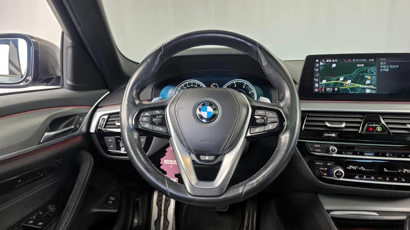 BMW 520 d M sport, снимка 12 - Автомобили и джипове - 52561794