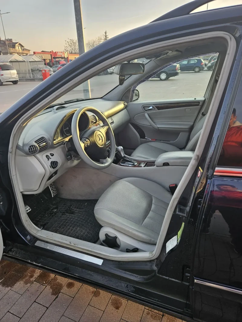 Mercedes-Benz C 220, снимка 6 - Автомобили и джипове - 52843111