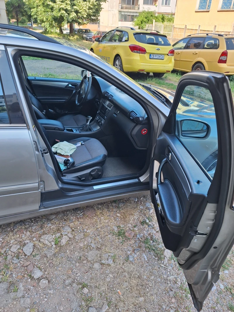 Mercedes-Benz C 220, снимка 11 - Автомобили и джипове - 53068965