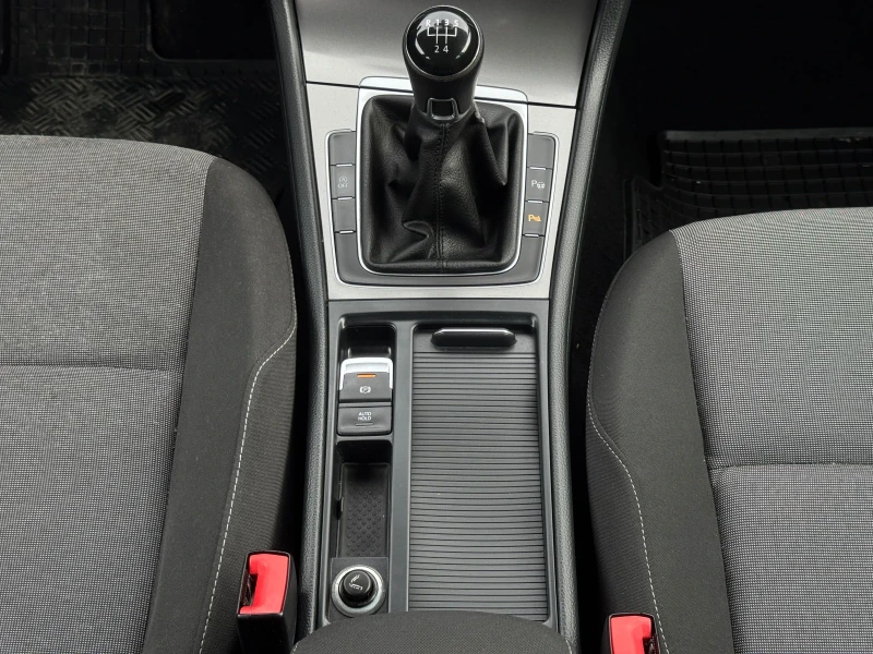 VW Golf 1.6 Diesel, снимка 12 - Автомобили и джипове - 53448248