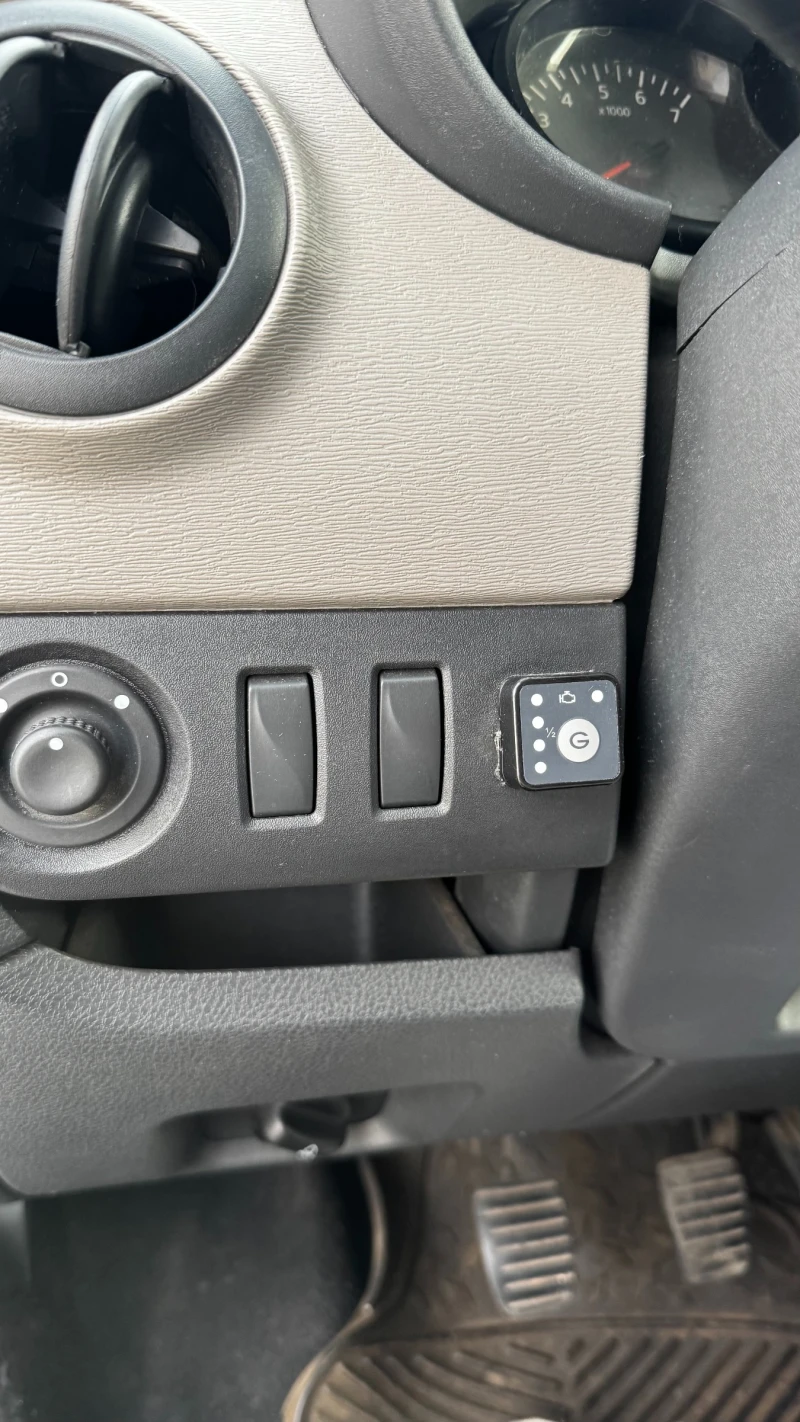 Dacia Dokker 1.6 БЕНЗИН / ГАЗ, снимка 6 - Автомобили и джипове - 53578073