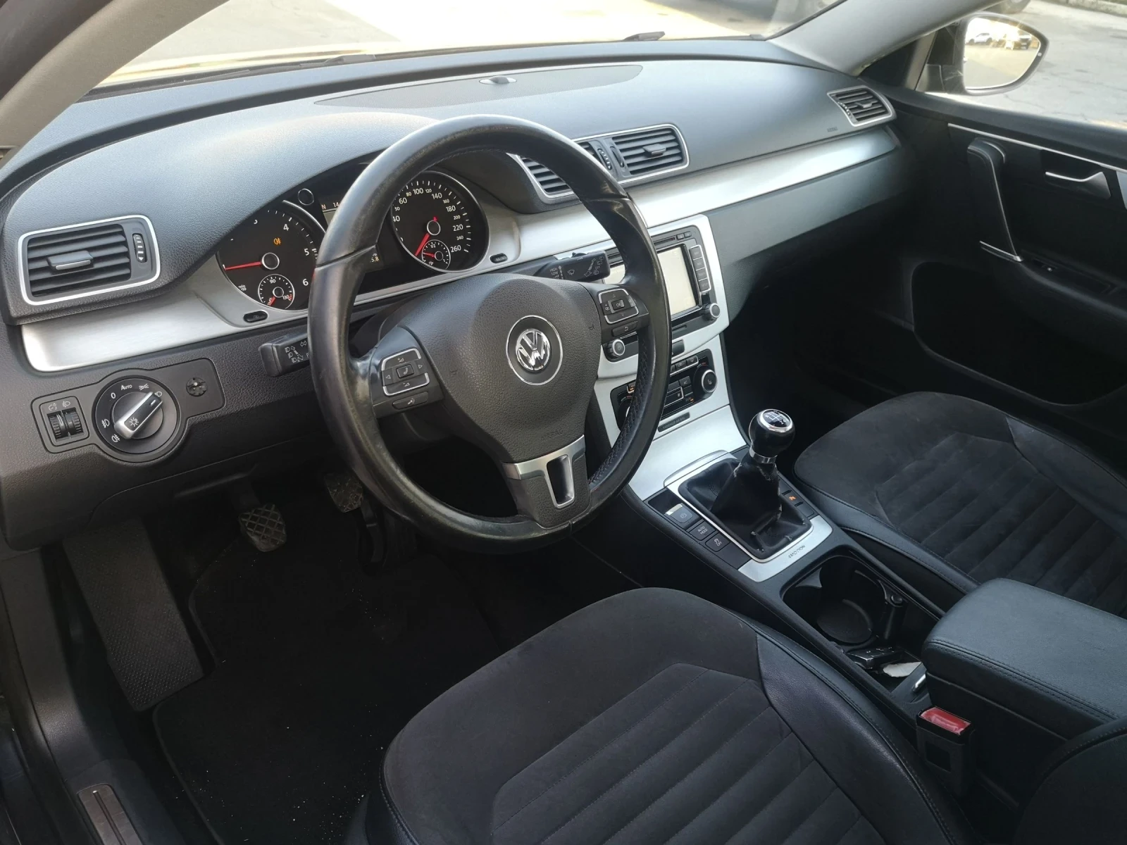 VW Passat 2.0 TDI 4X4 PANORAMA - изображение 10