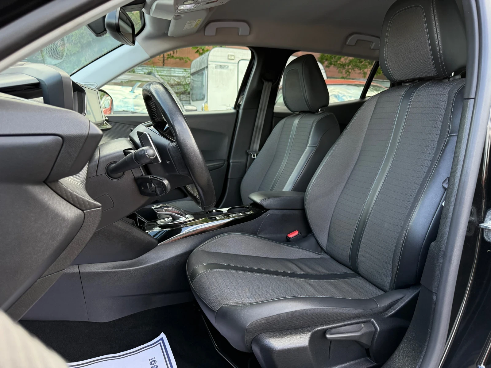 Peugeot 2008 1.5BlueHDI-131К.С/ i-COCKPIT 3D / BUSSINES PREMIUM - изображение 7