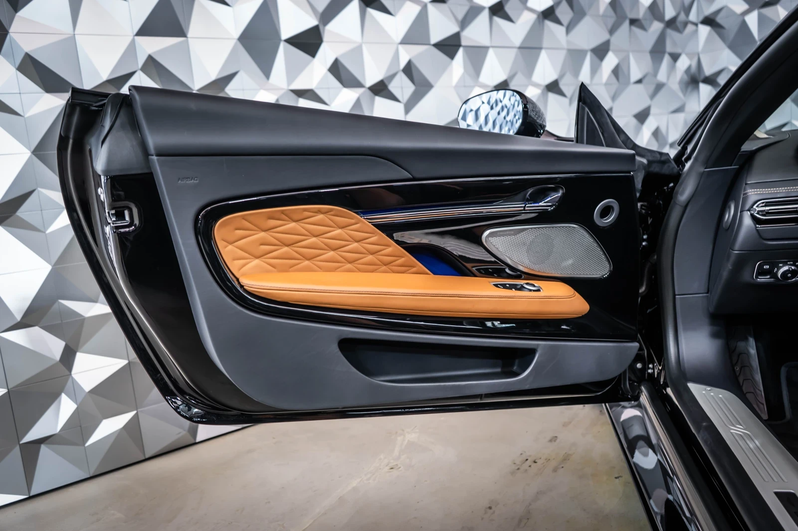 Aston Martin Други DB12 Volante* Bowers&Wilkins* 360 - изображение 7