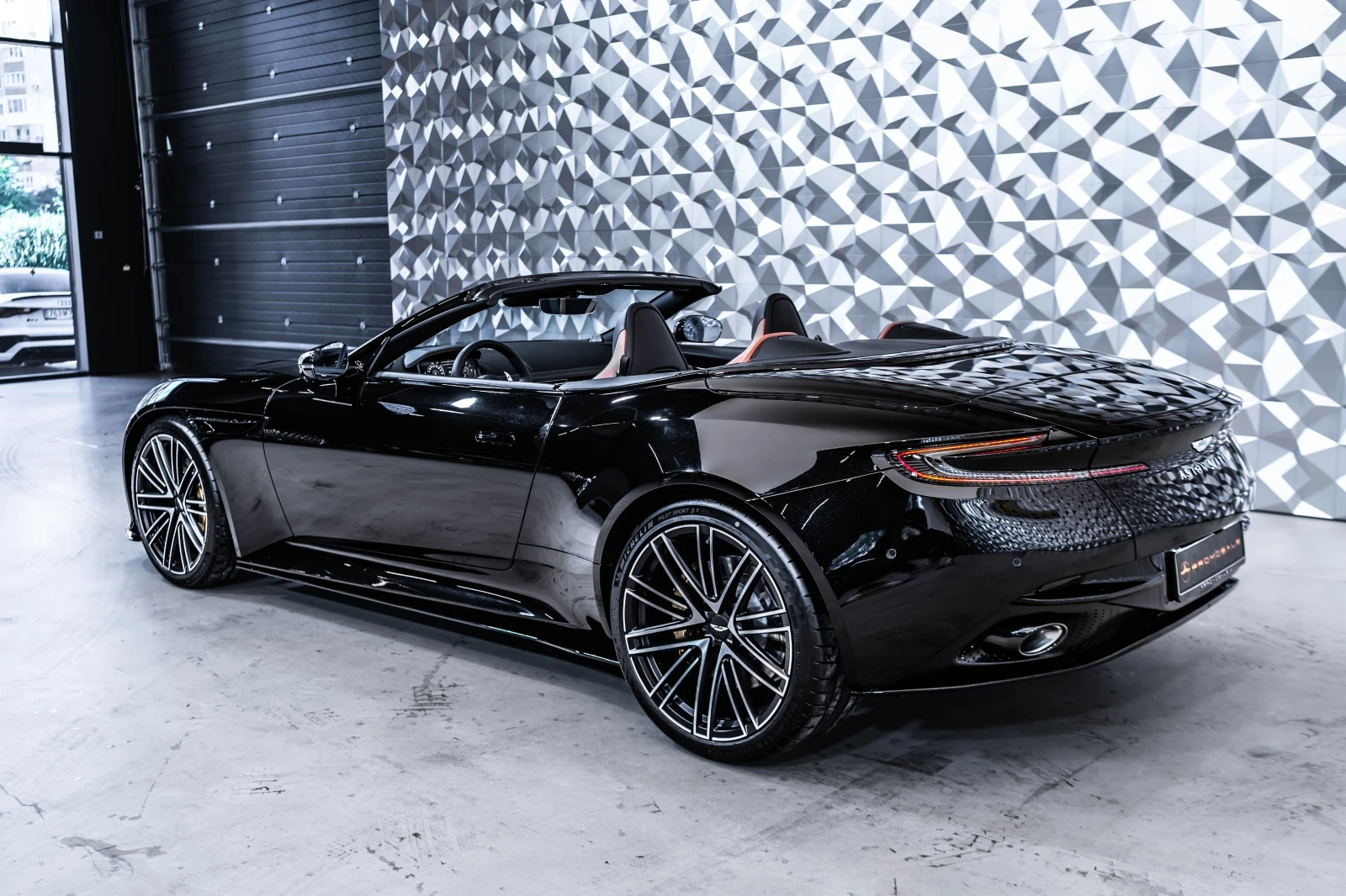 Aston Martin DB12 Volante* Bowers&Wilkins* 360 | Mobile.bg   17