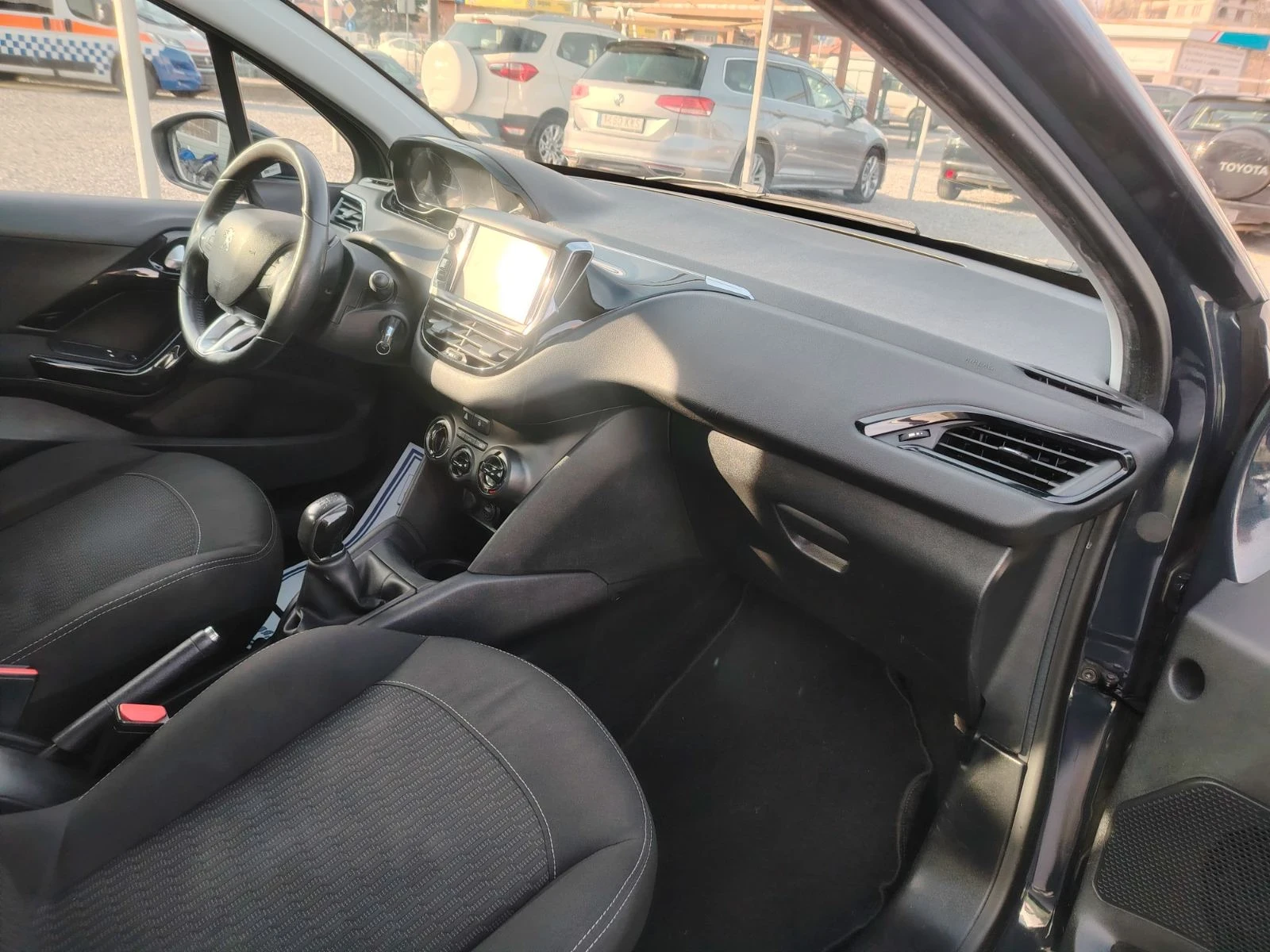 Peugeot 208 Gaz-Benzin, снимка 10 - Автомобили и джипове - 53757267