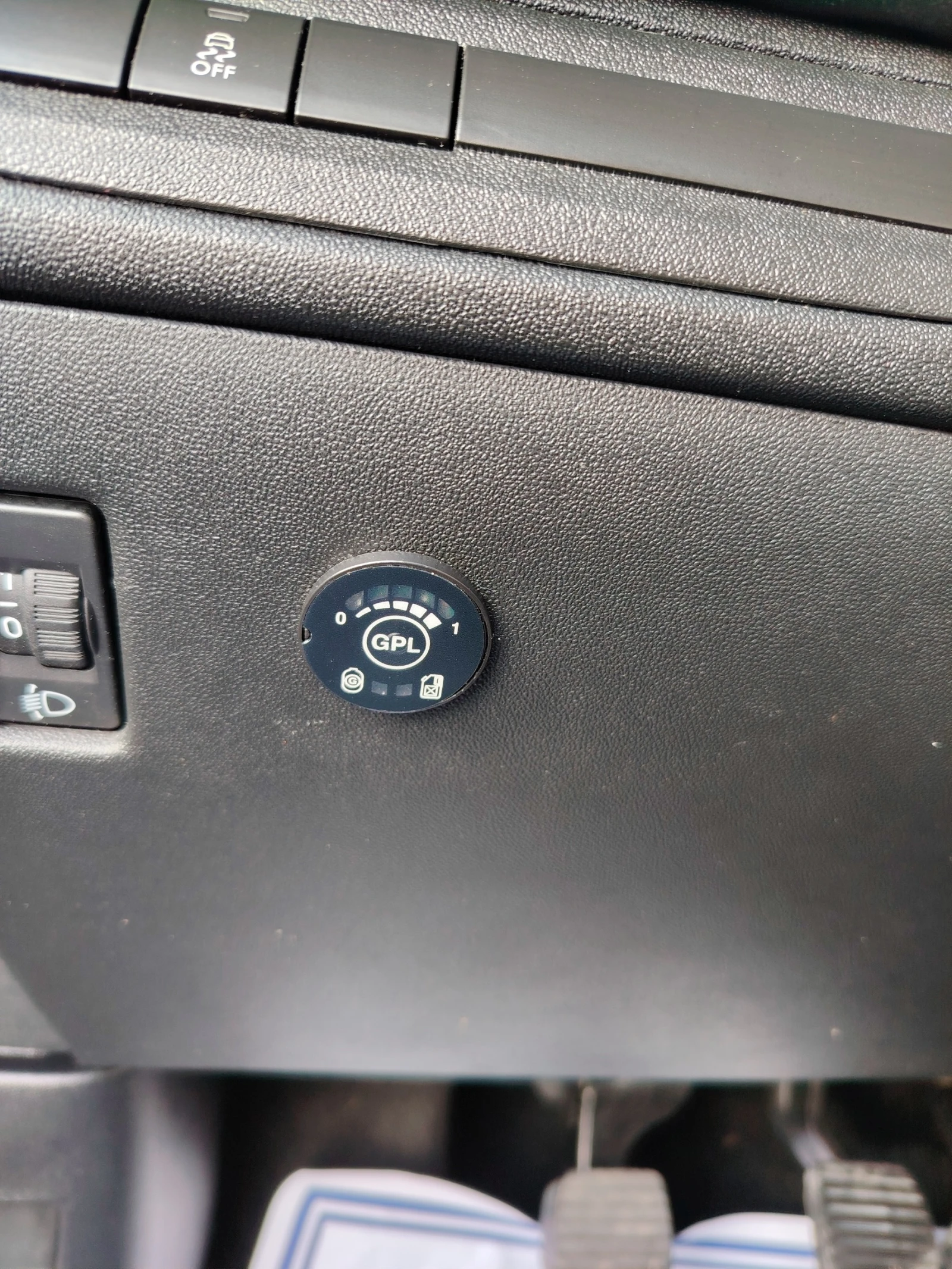 Peugeot 208 Gaz-Benzin, снимка 12 - Автомобили и джипове - 53757267