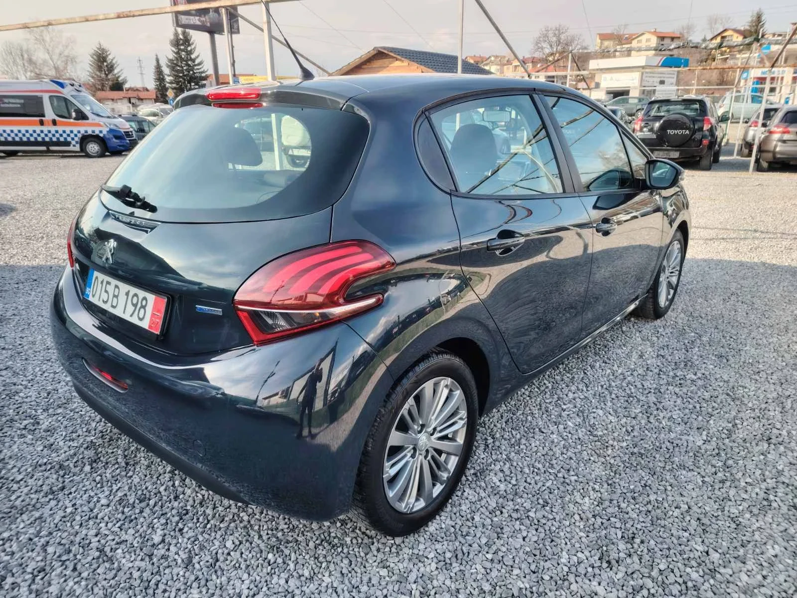 Peugeot 208 Gaz-Benzin, снимка 4 - Автомобили и джипове - 53757267