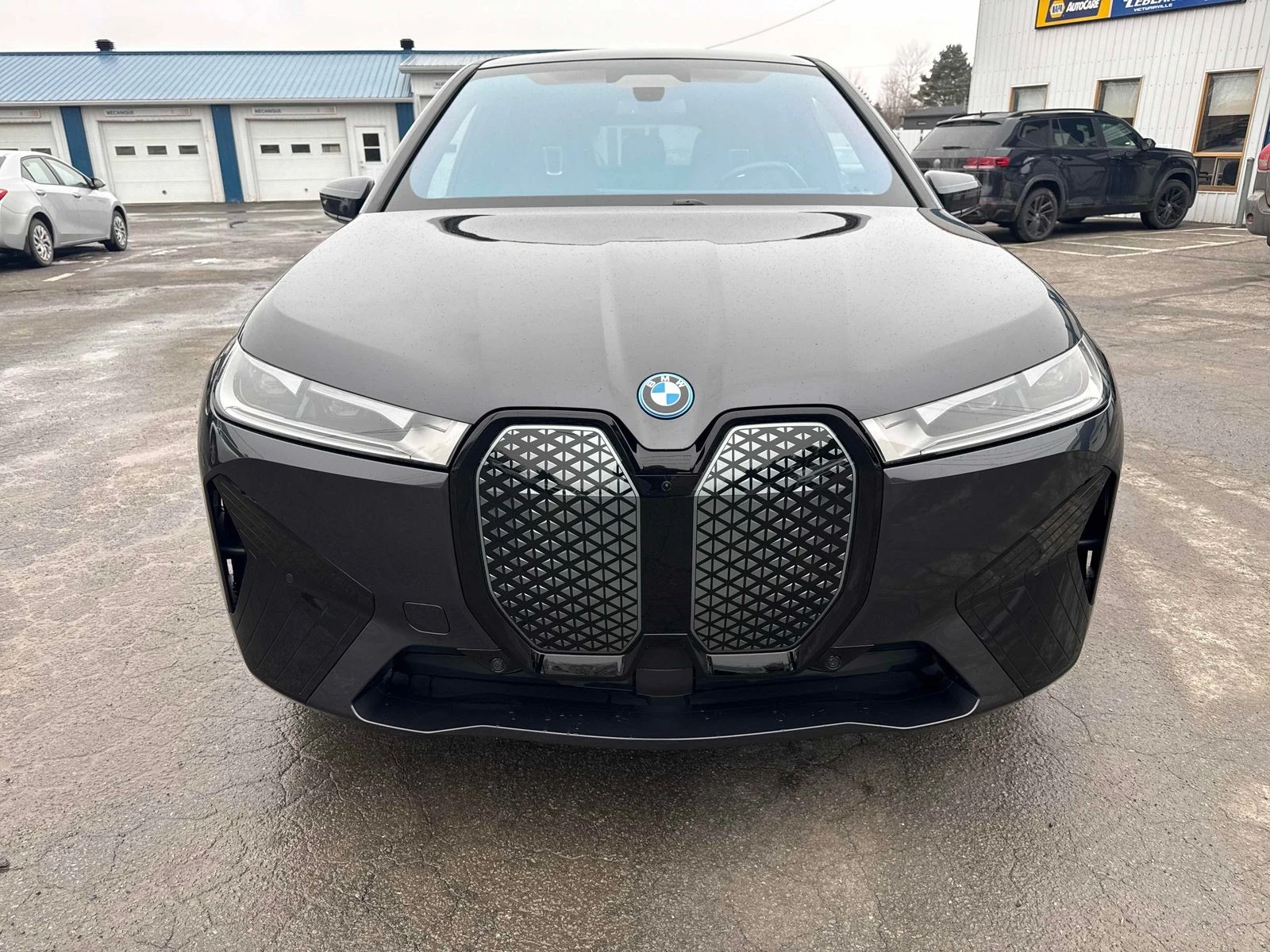 BMW iX xDrive40 АВТО КРЕДИТ, снимка 2 - Автомобили и джипове - 53997967