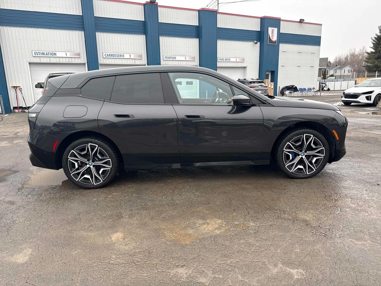 BMW iX xDrive40 АВТО КРЕДИТ, снимка 4 - Автомобили и джипове - 53997967