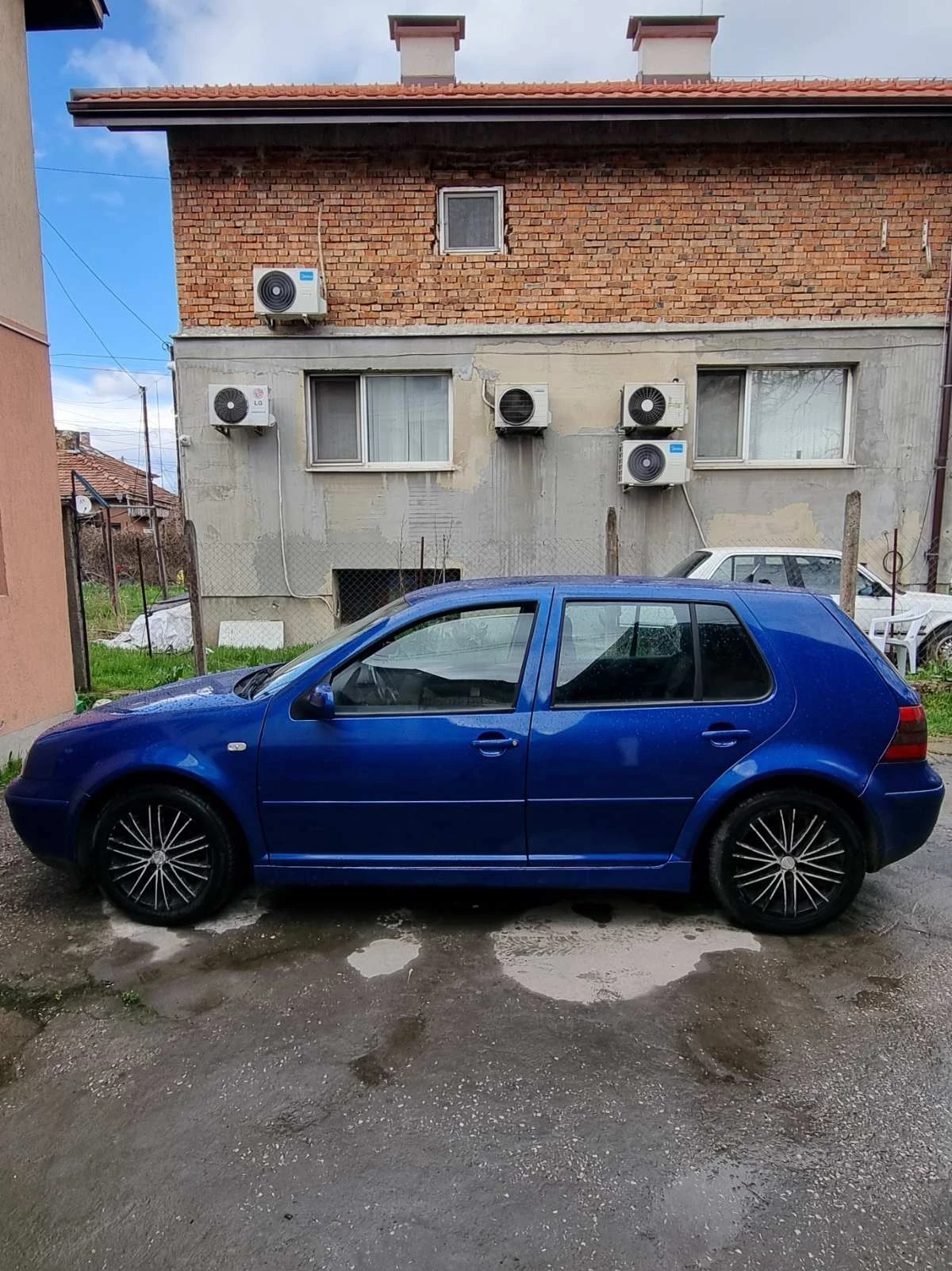 VW Golf 1.9 TDI, снимка 4 - Автомобили и джипове - 53999512