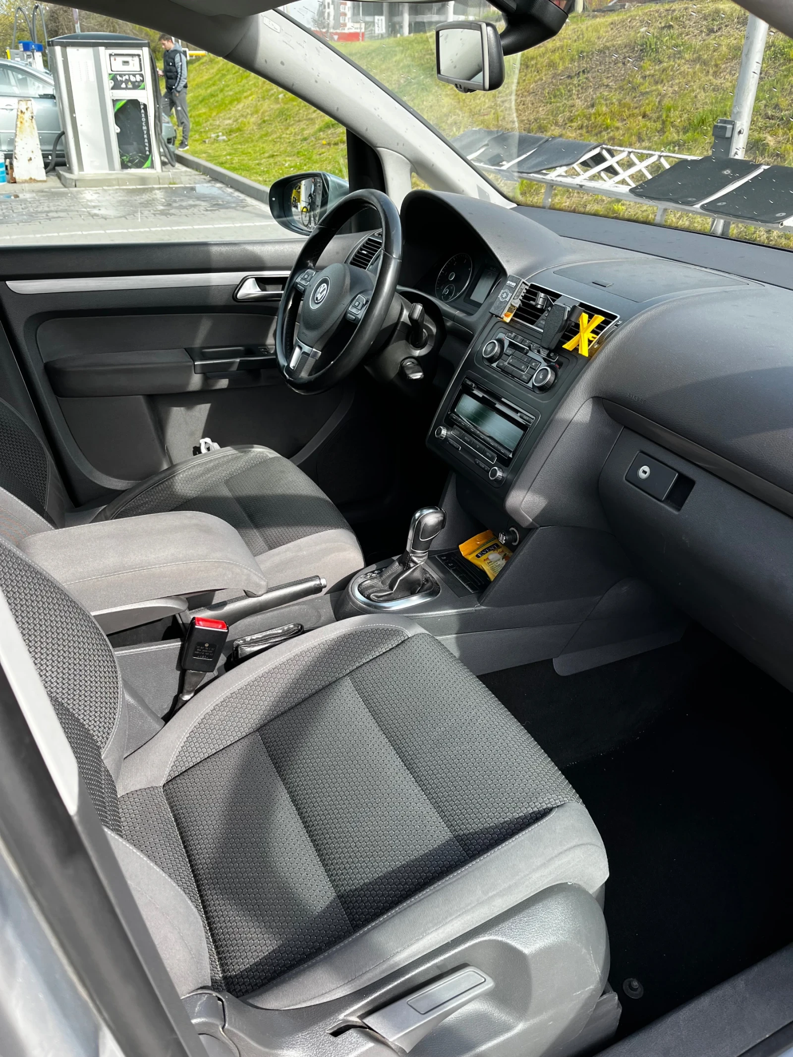 VW Touran, снимка 10 - Автомобили и джипове - 54183929