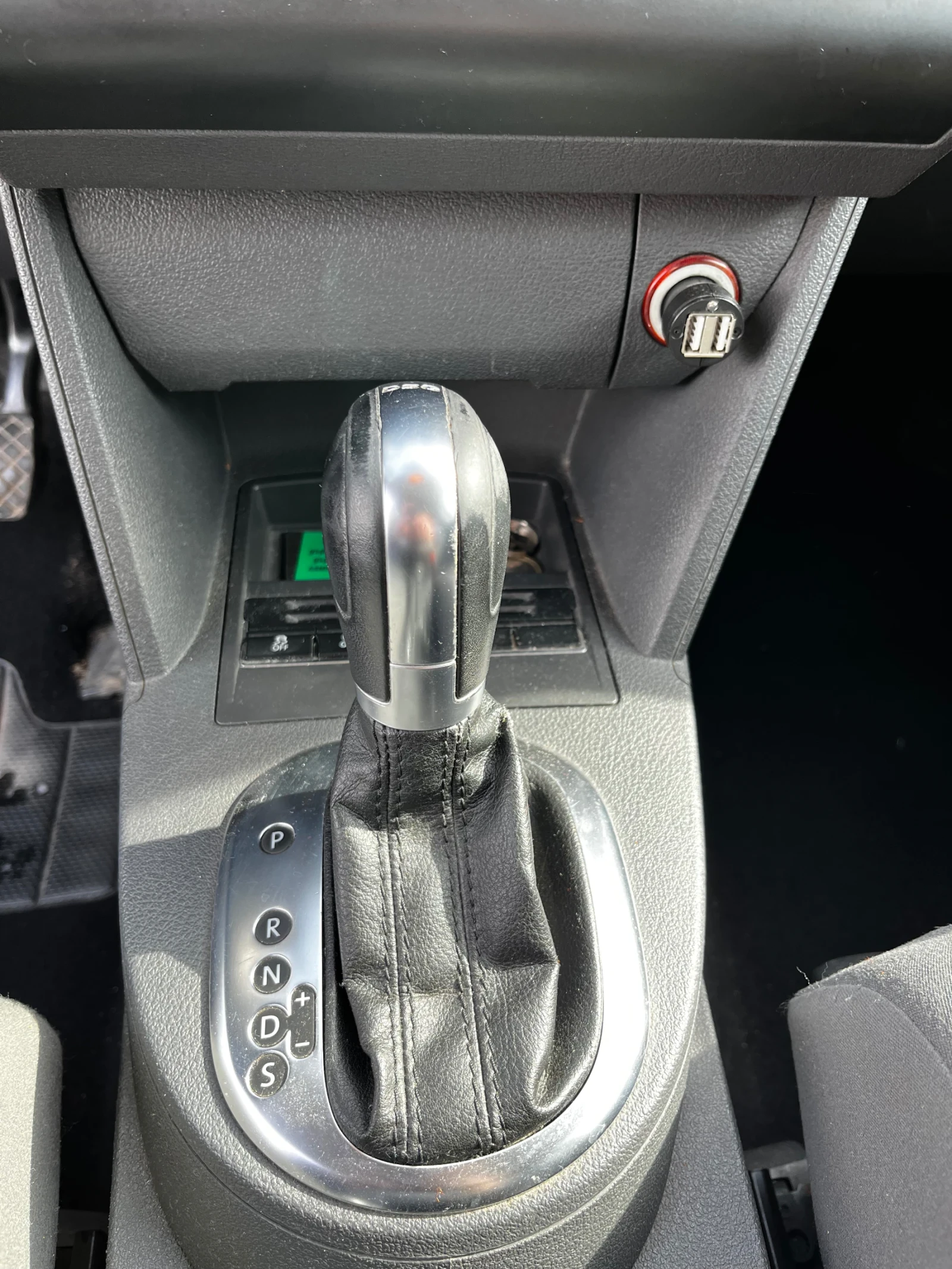 VW Touran, снимка 14 - Автомобили и джипове - 54183929