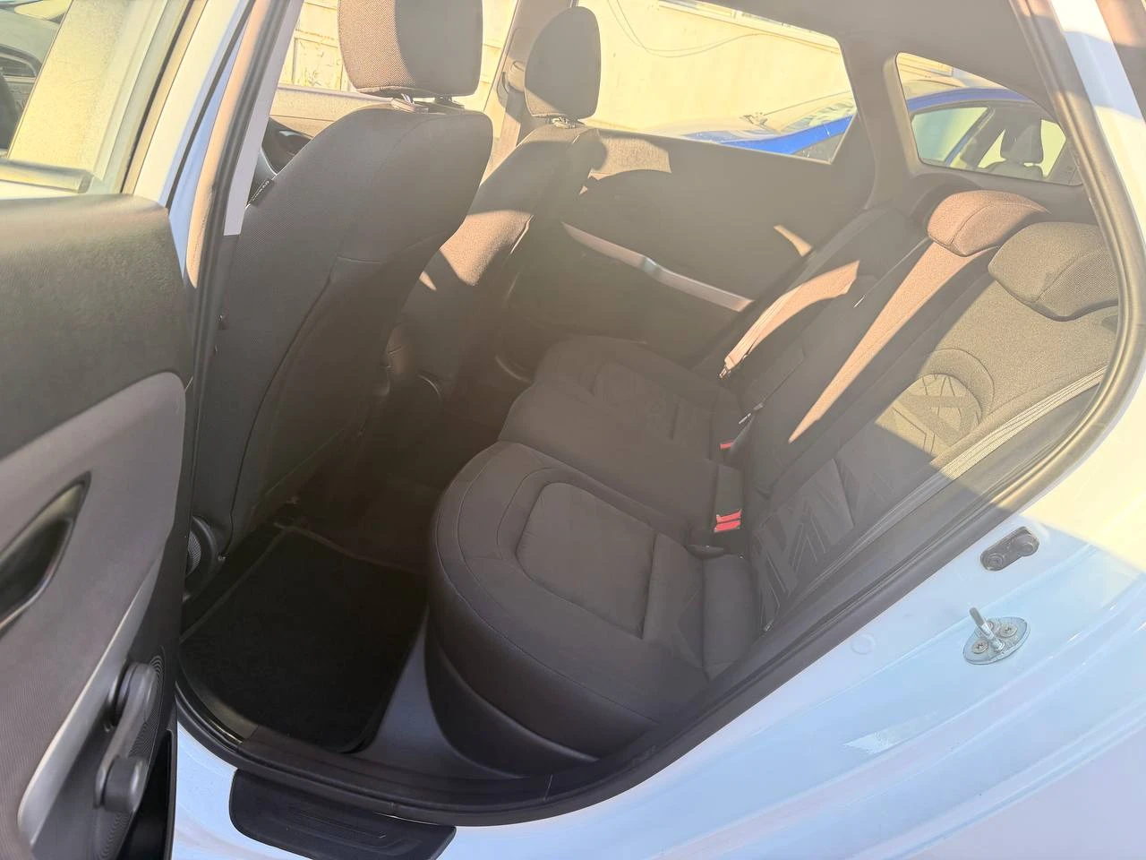 Kia Ceed 1.4 100кс Бензин+ Газ BRC, снимка 13 - Автомобили и джипове - 54786693