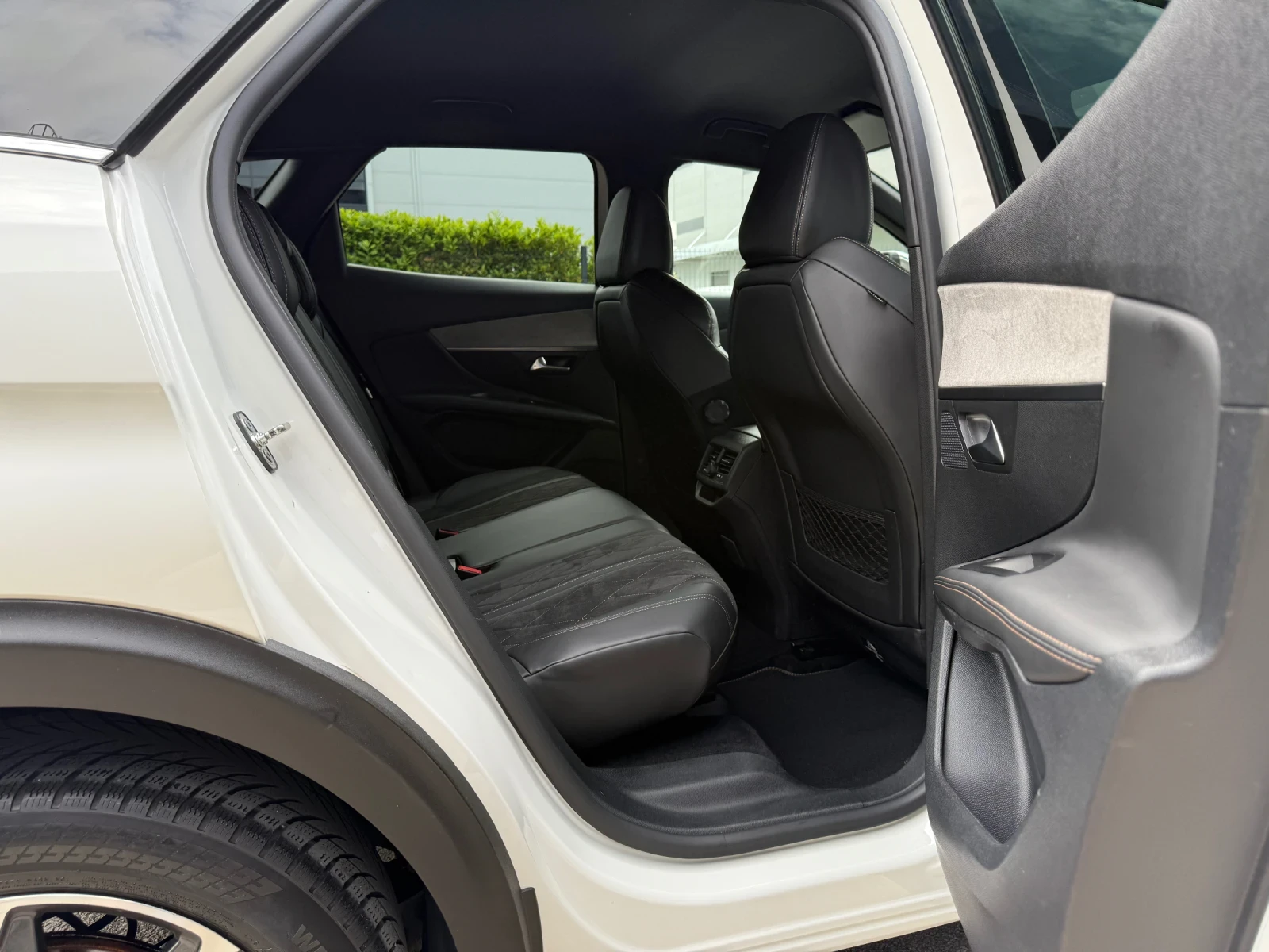 Peugeot 3008 2.0BlueHDI 180к.с EAT8/GT-LINE/FULL-LED/DISTRONIC/, снимка 12 - Автомобили и джипове - 54884266