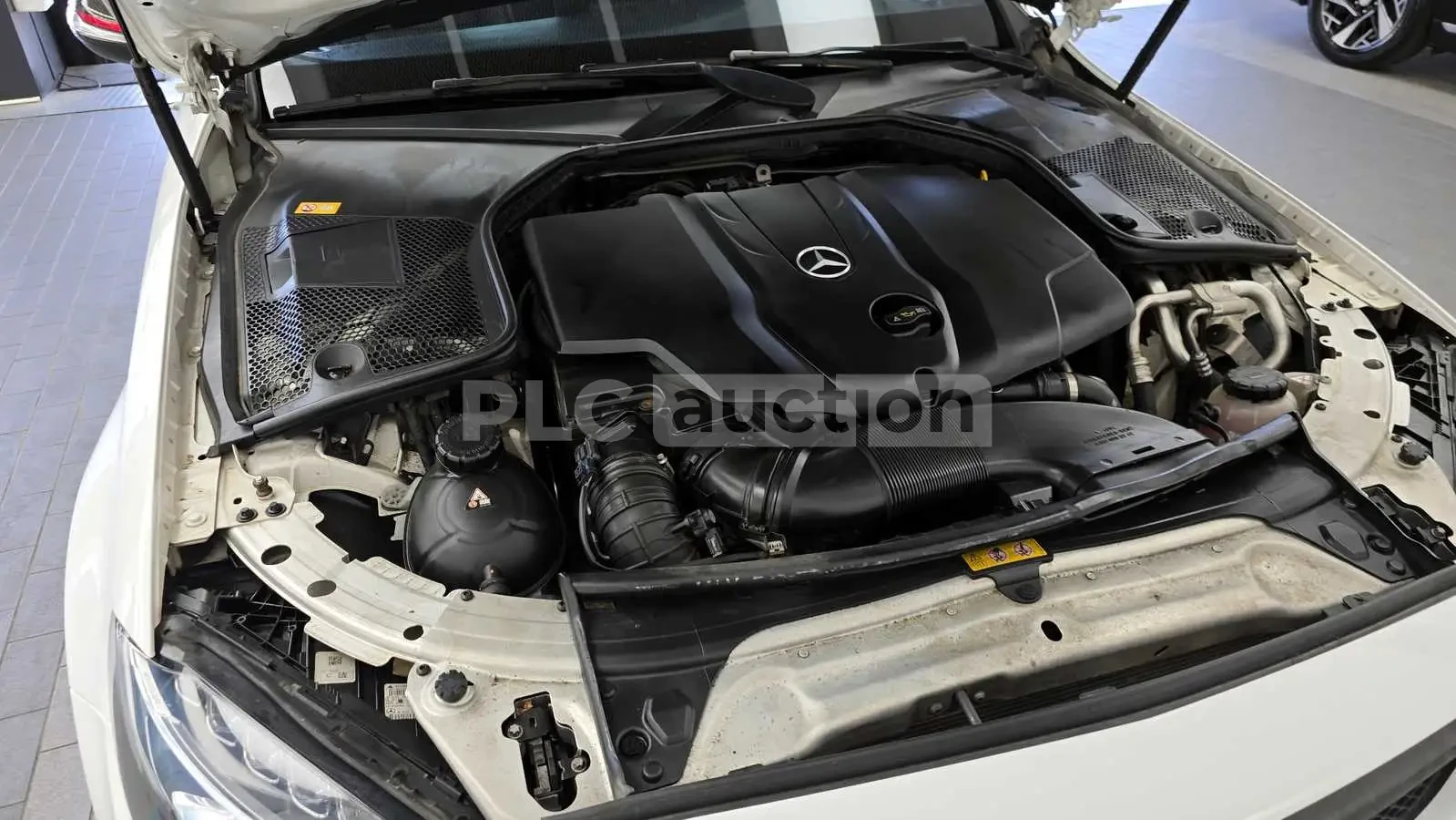 Mercedes-Benz C 250 4MATIC AMG63S PACK/HEAD UP/360/PANO, снимка 5 - Автомобили и джипове - 55089197