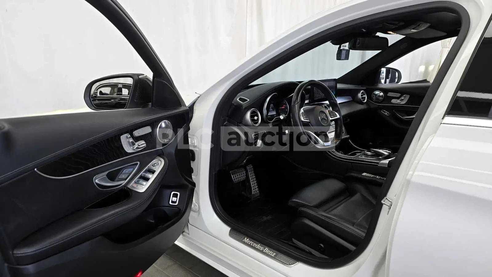 Mercedes-Benz C 250 4MATIC AMG63S PACK/HEAD UP/360/PANO, снимка 9 - Автомобили и джипове - 55089197