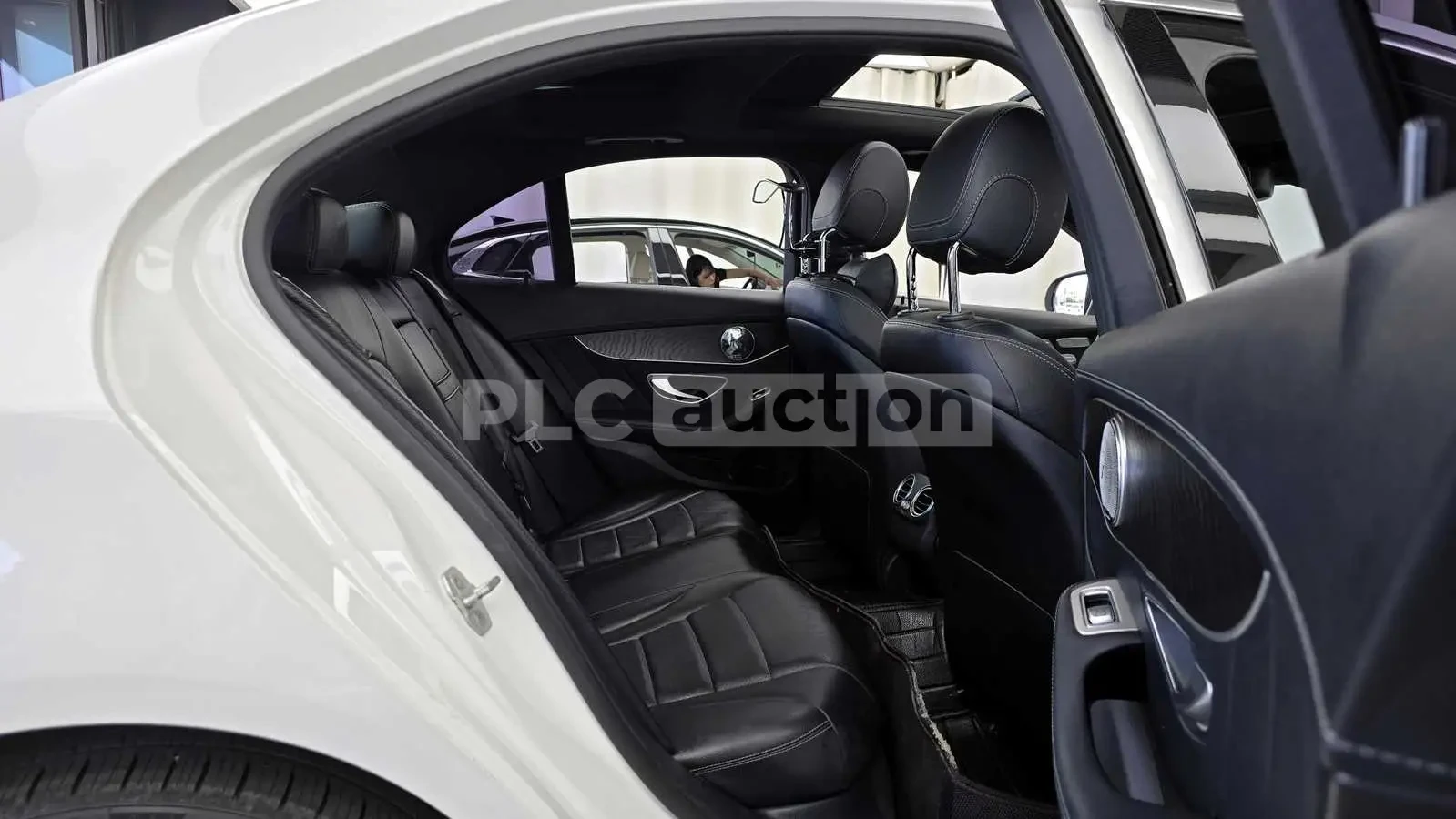 Mercedes-Benz C 250 4MATIC AMG63S PACK/HEAD UP/360/PANO, снимка 10 - Автомобили и джипове - 55089197